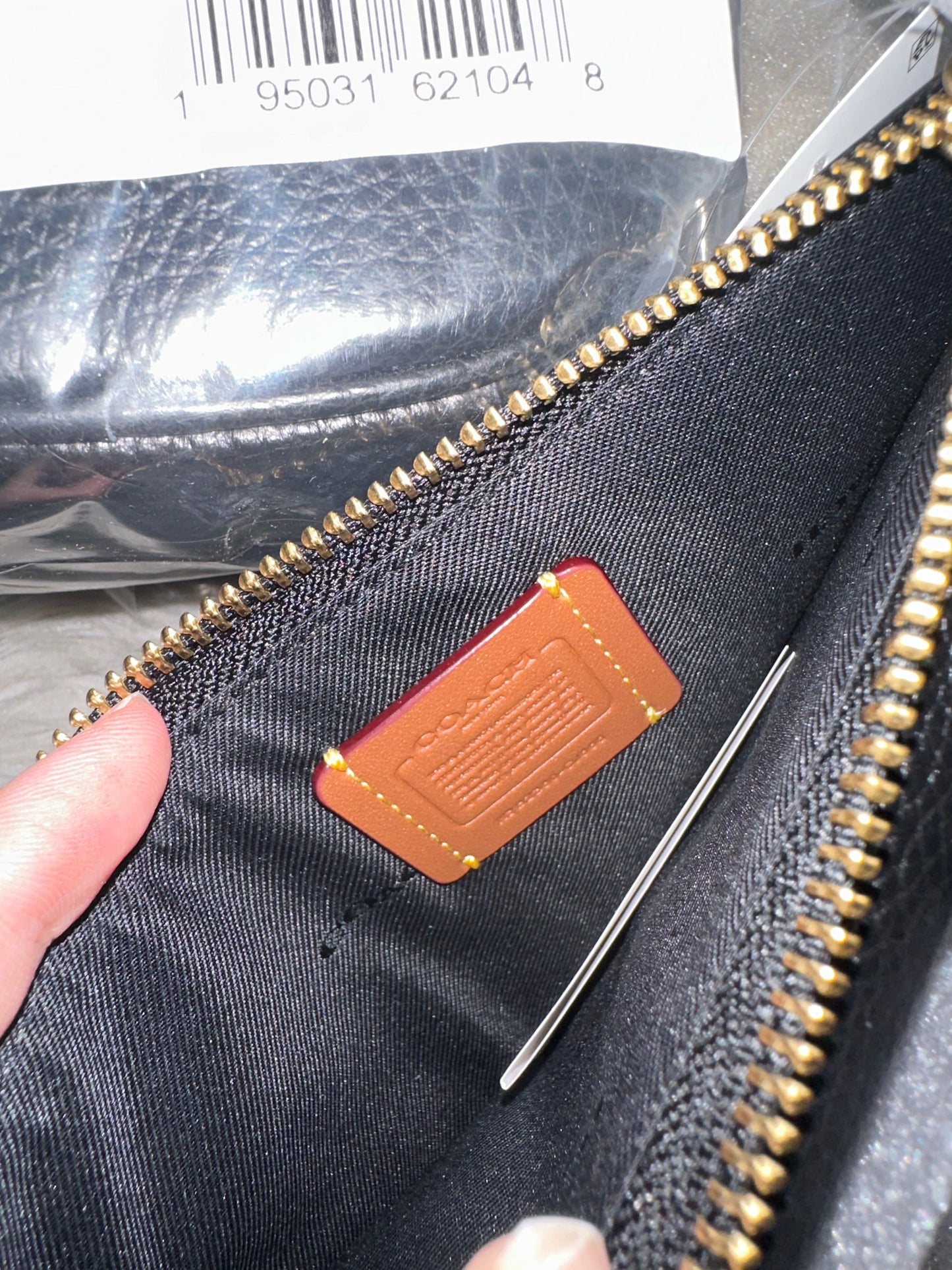 AUTHENTIC/ORIGINAL Coach Retail Essential Phone Long Wallet Black