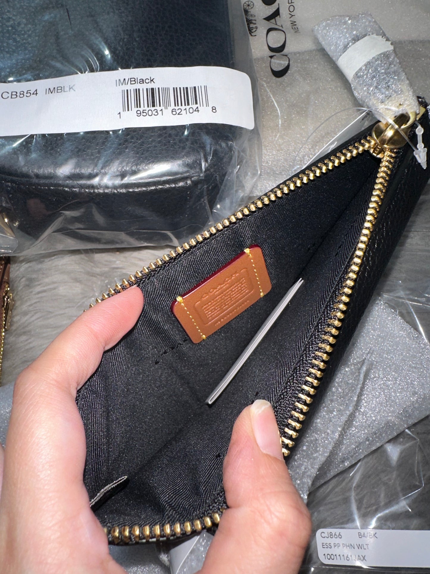 AUTHENTIC/ORIGINAL Coach Retail Essential Phone Long Wallet Black