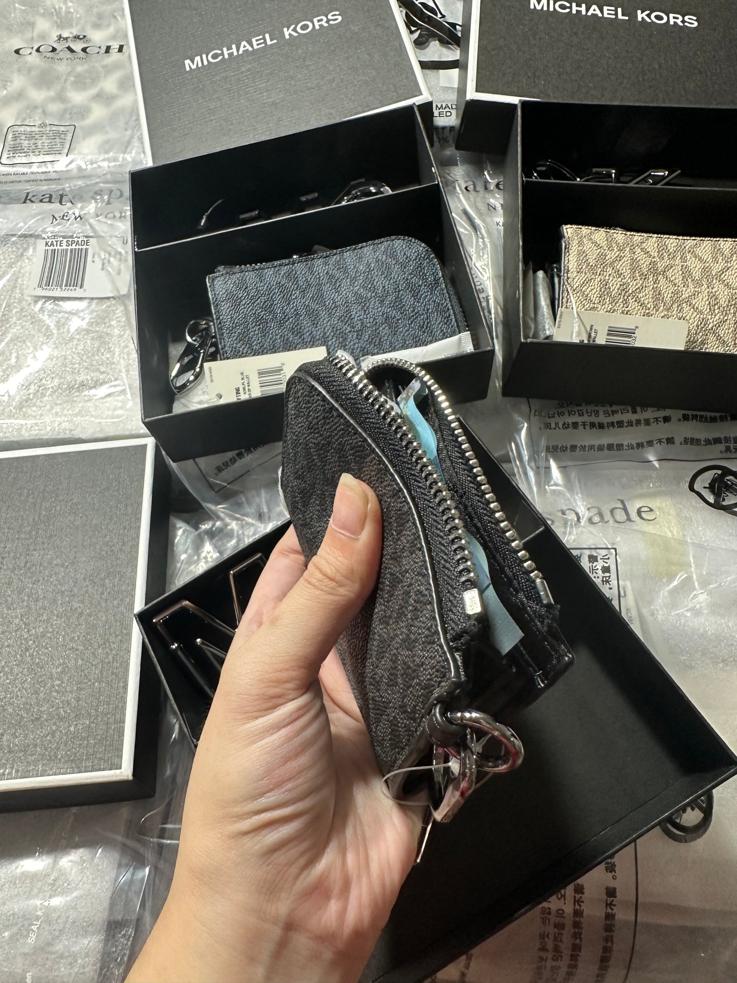 AUTHENTIC/ORIGINAL Michael Kors MK Logo Men's Wallet and Keychain Gift Set