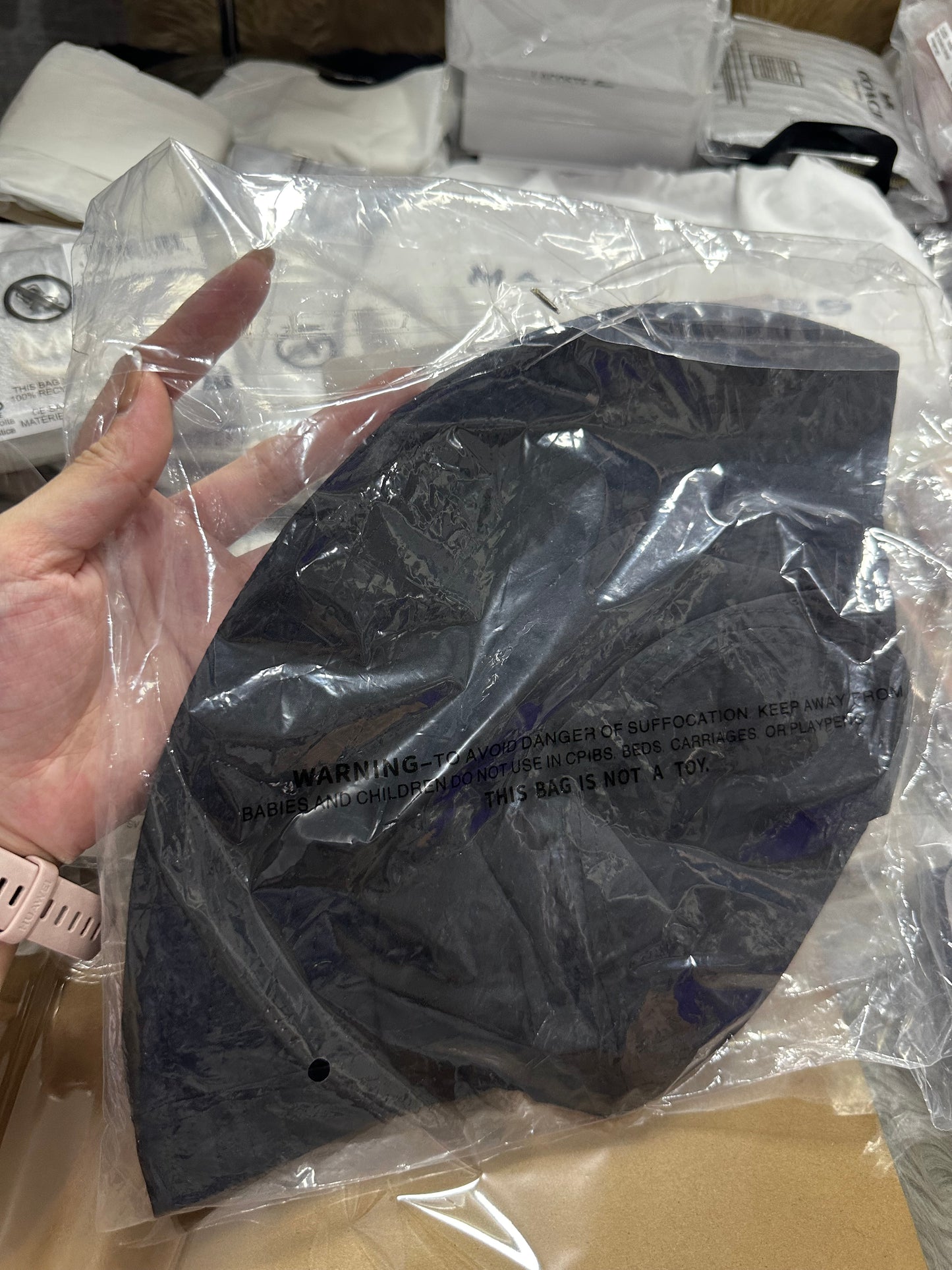 SALE! ❤️ AUTHENTIC Guess Logo Bucket Hat and Cap