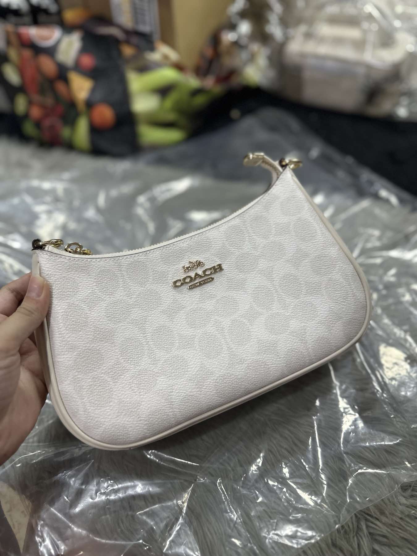 AUTHENTIC/ORIGINAL Coach Teri Shoulder Bag In Signature Canvas Glacier White