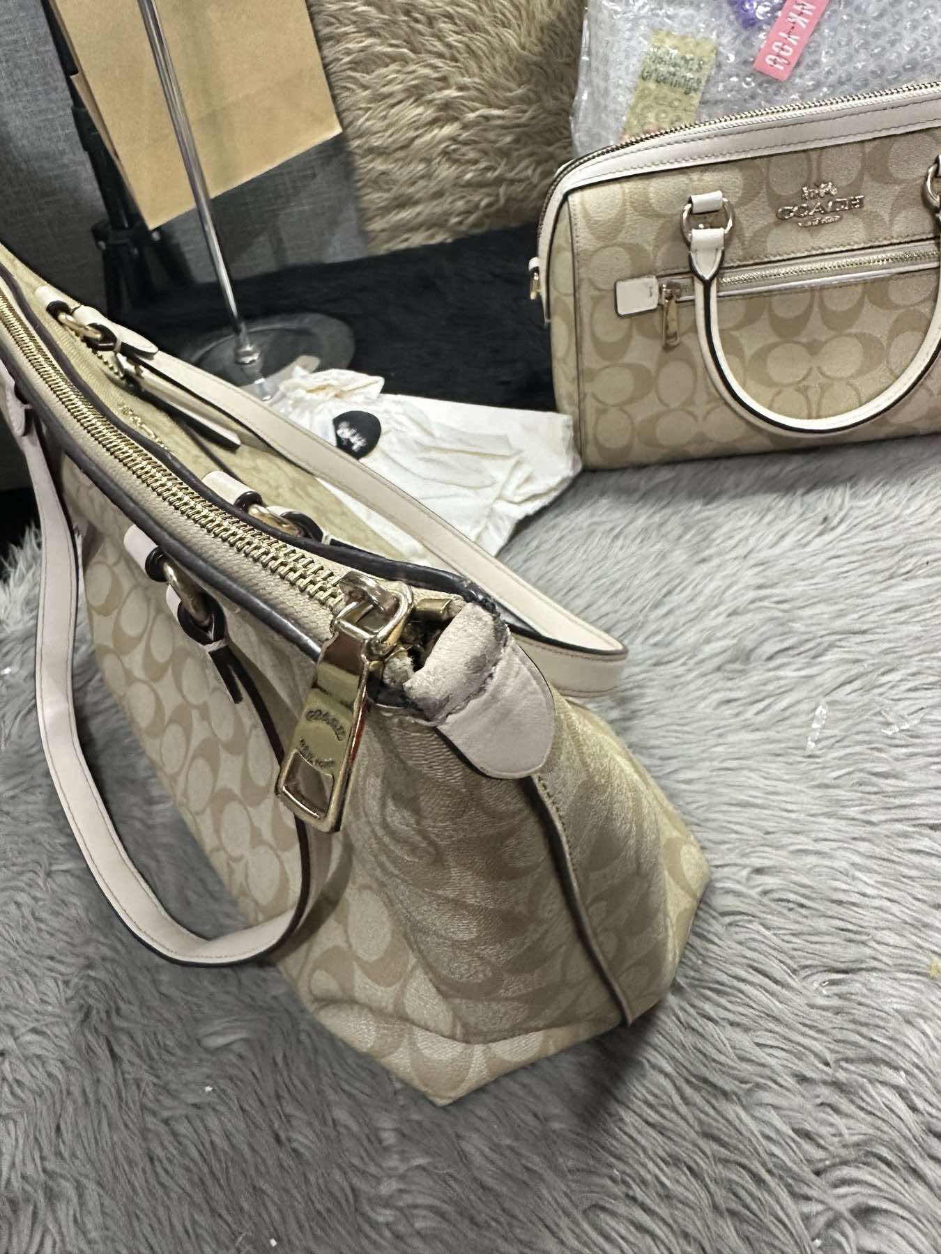 AUTHENTIC/ORIGINAL Preloved Coach Gallery Tote Shoulder Bag in Light Khaki/Chalk