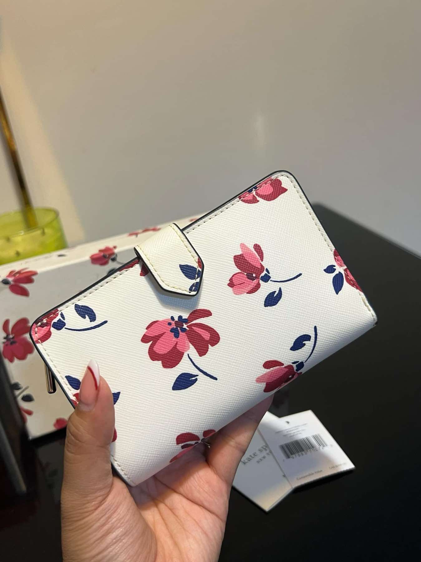 AUTHENTIC/ORIGINAL Preloved KateSpade KS Medium Bifold Wallet Staci Tea Garden White