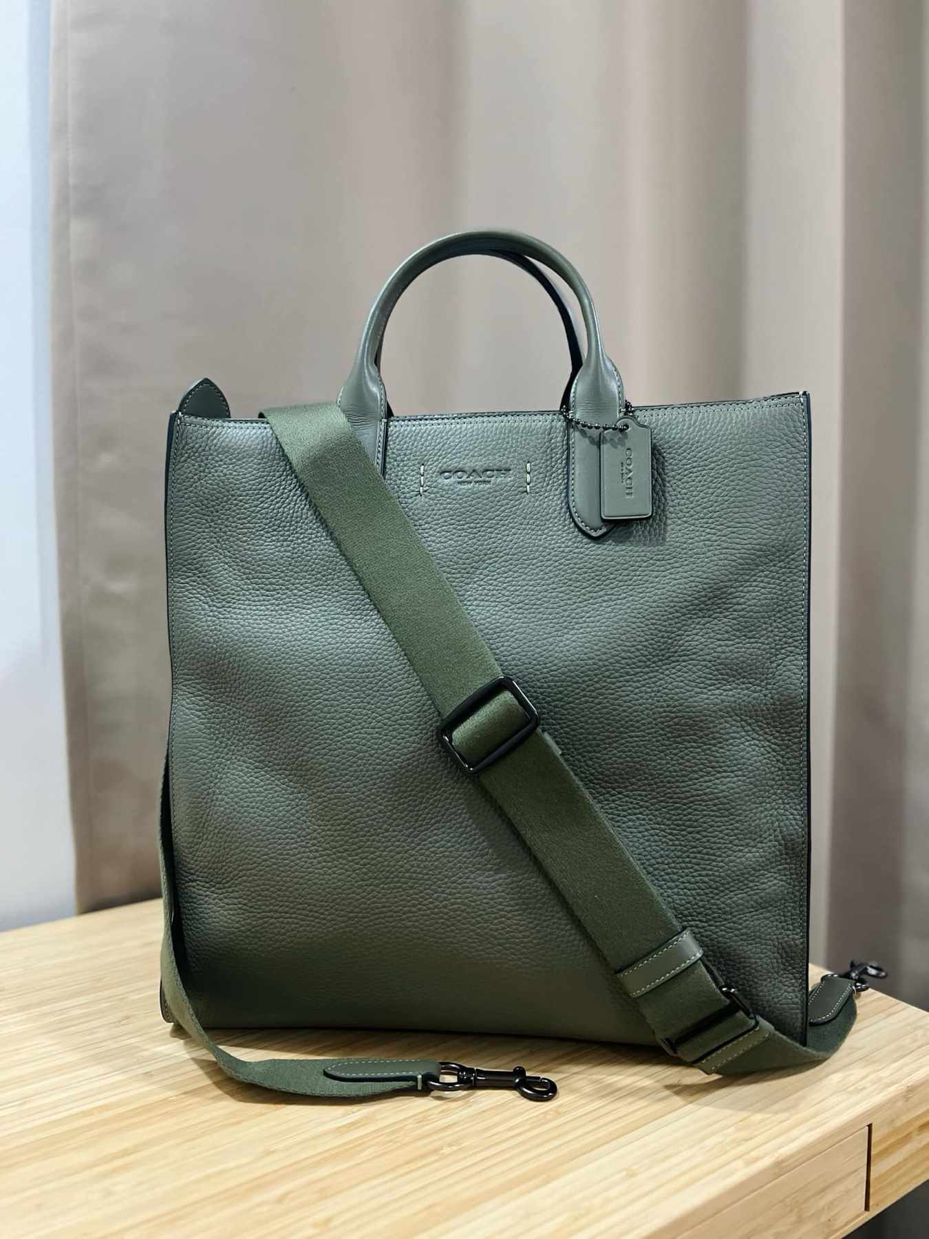 AUTHENTIC/ORIGINAL Preloved Coach Retail Gotham Tall Tote Men's Bag Green