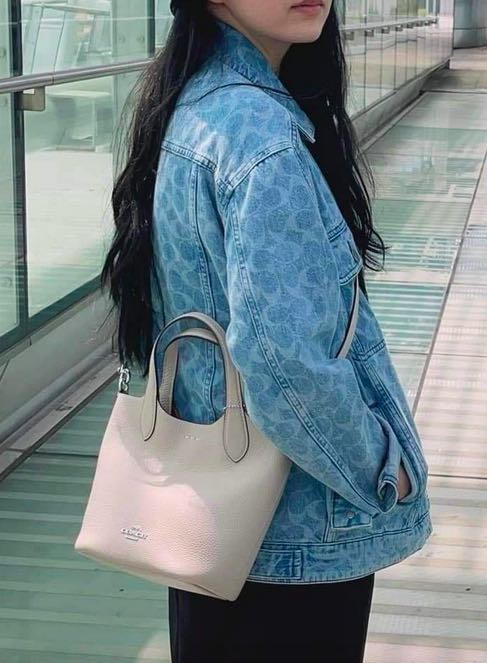 AUTHENTIC/ORIGINAL Coach Hanna Bucket Small Bag Steam Cream