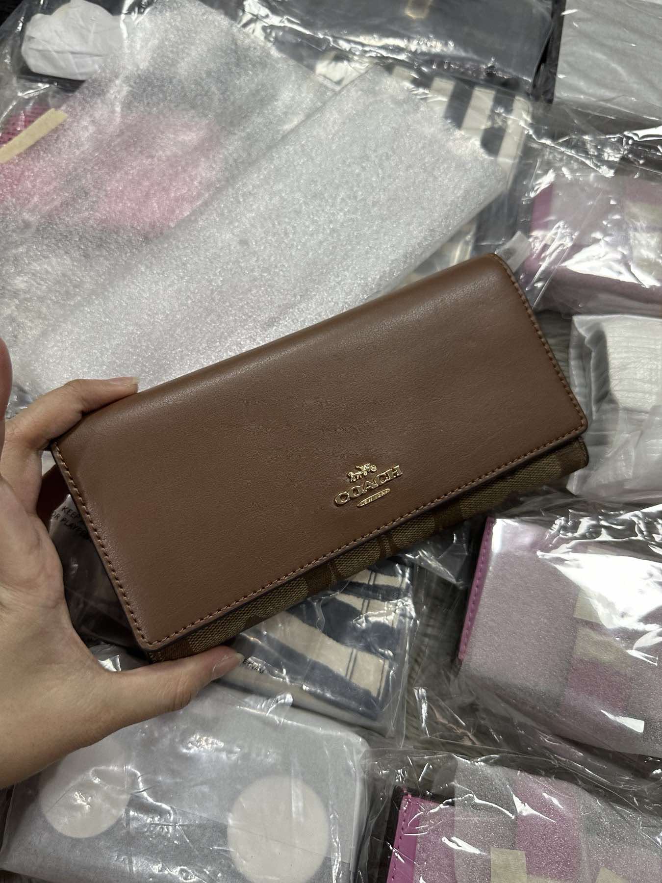 AUTHENTIC/ORIGINAL Coach Trifold Long Wallet Brown