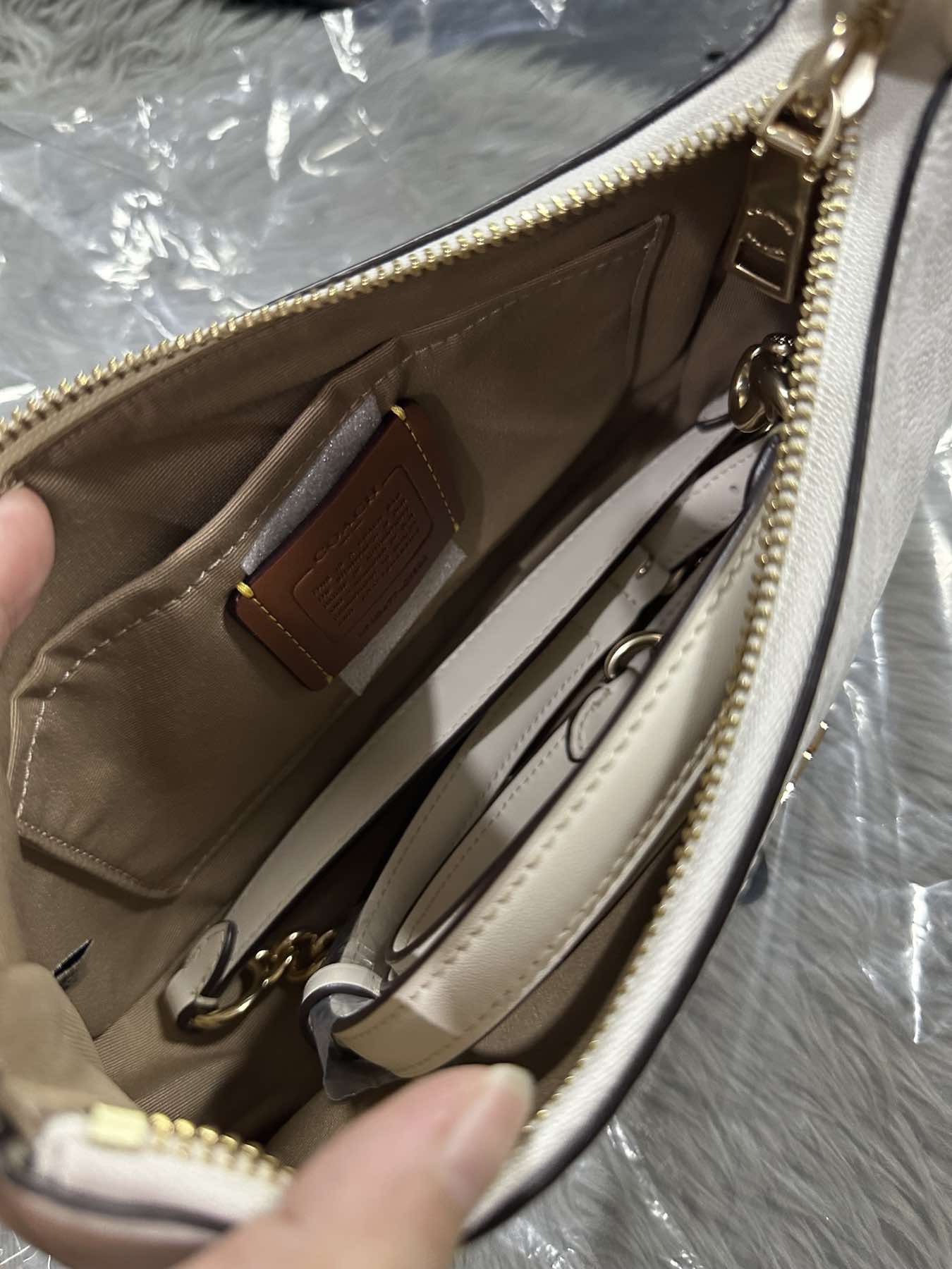 AUTHENTIC/ORIGINAL Coach Teri Shoulder Bag In Signature Canvas Glacier White