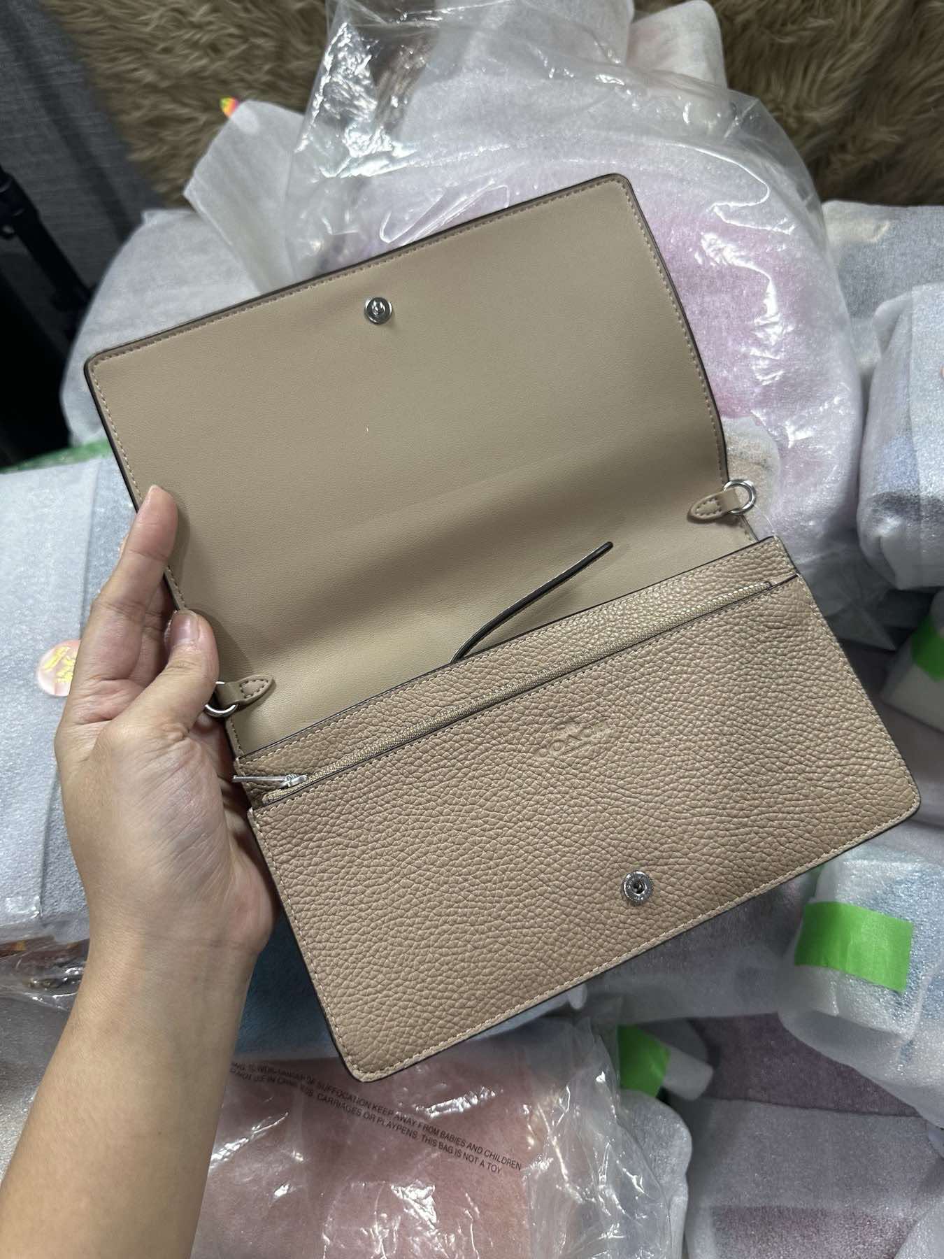 AUTHENTIC/ORIGINAL Coach Anna Foldover Crossbody Clutch Slim Bag Taupe