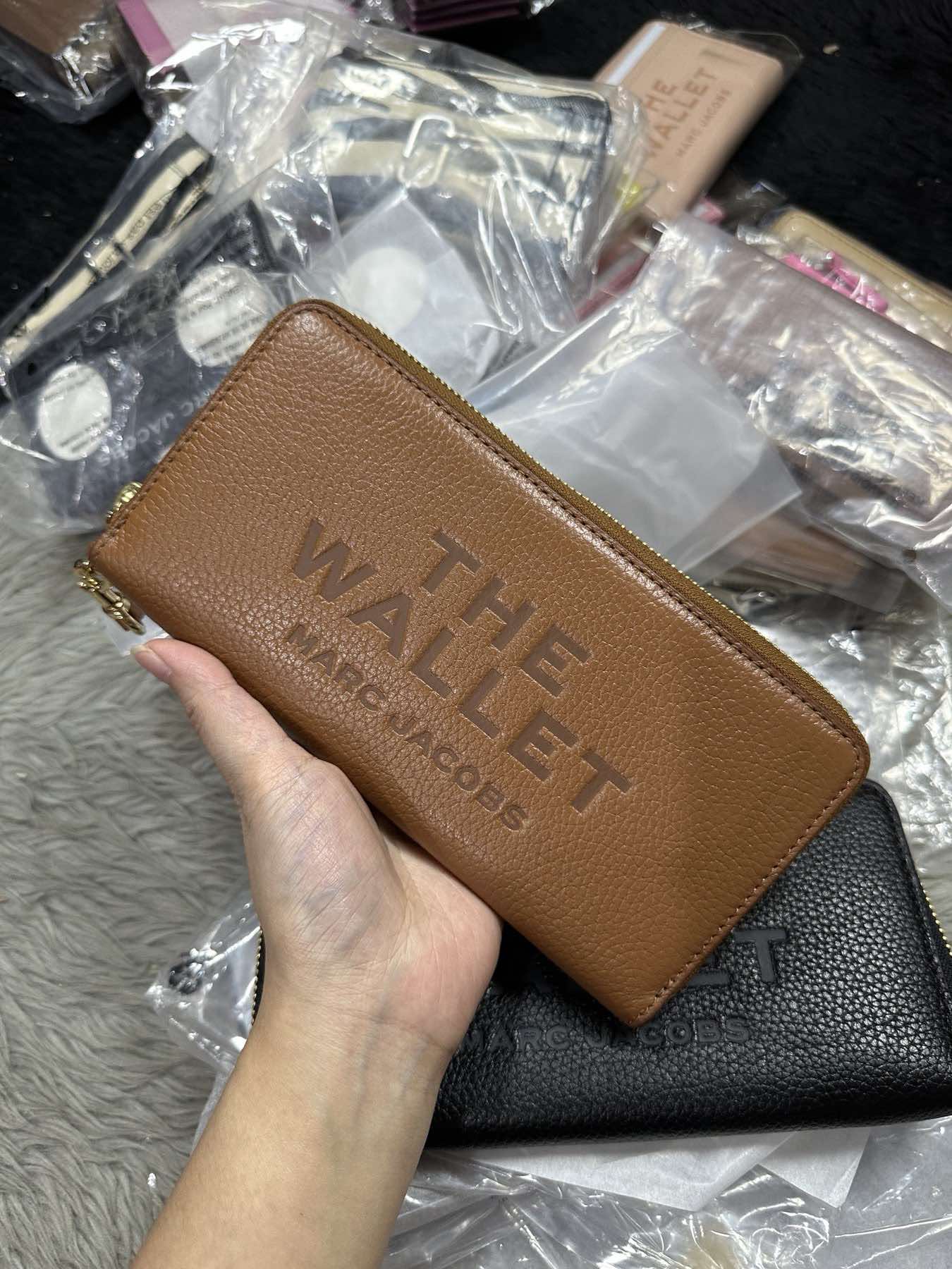 AUTHENTIC/ORIGINAL MJ The Leather Continental Long Wallet Black/Brown