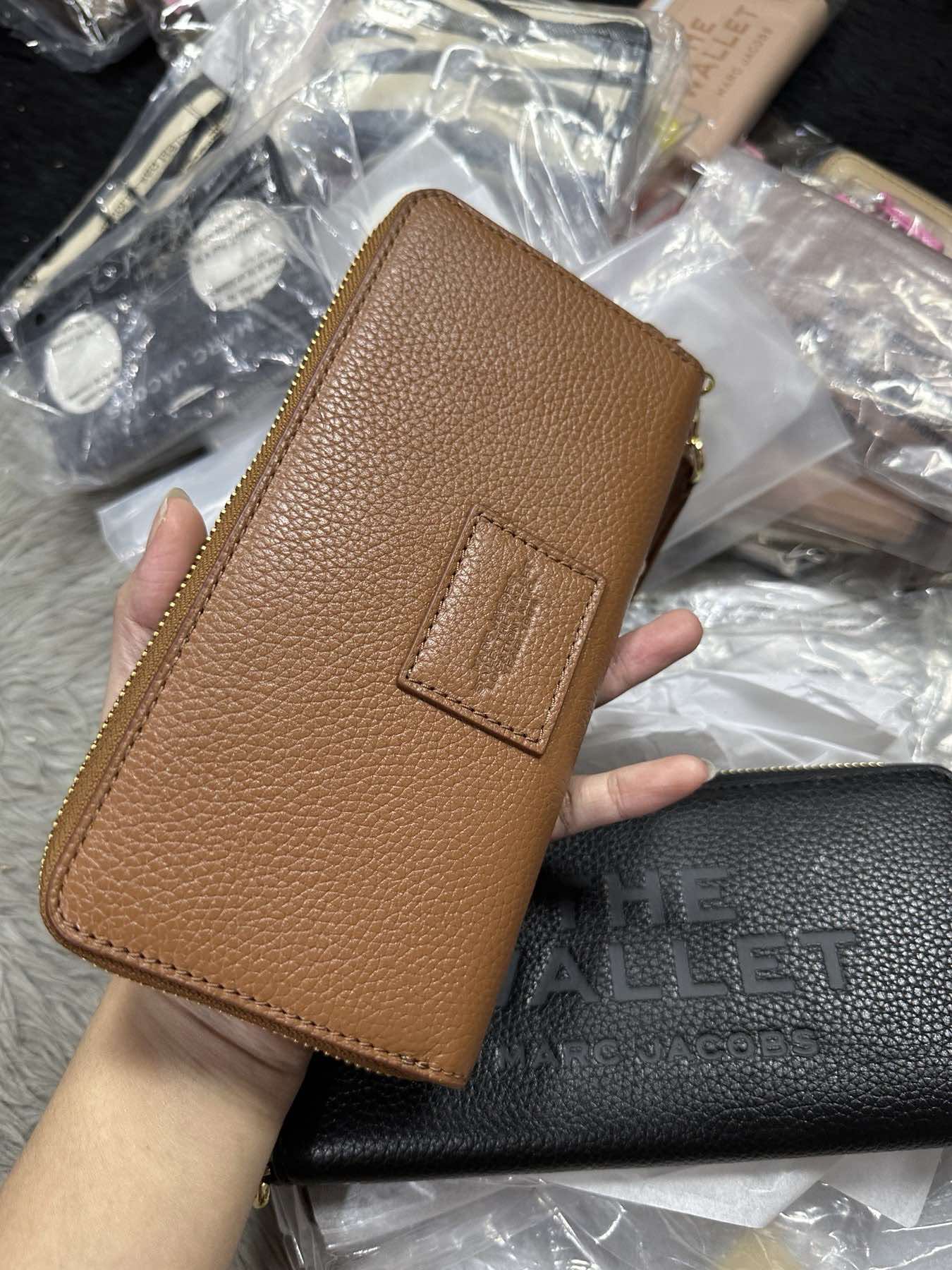 AUTHENTIC/ORIGINAL MJ The Leather Continental Long Wallet Black/Brown