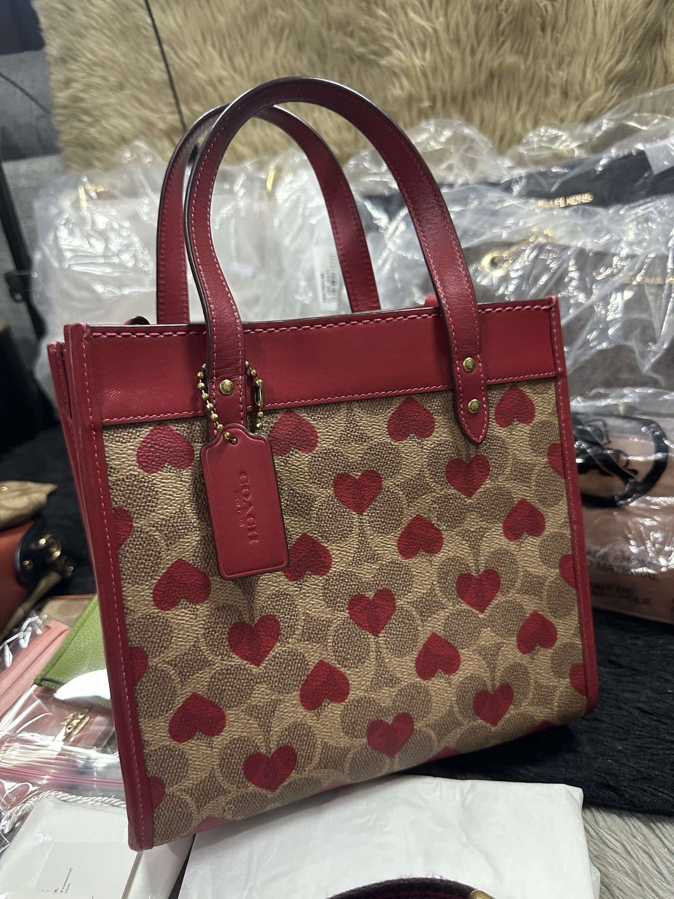 AUTHENTIC/ORIGINAL Preloved Coach Retail Field Tote 22 With Heart Print Brown Bag