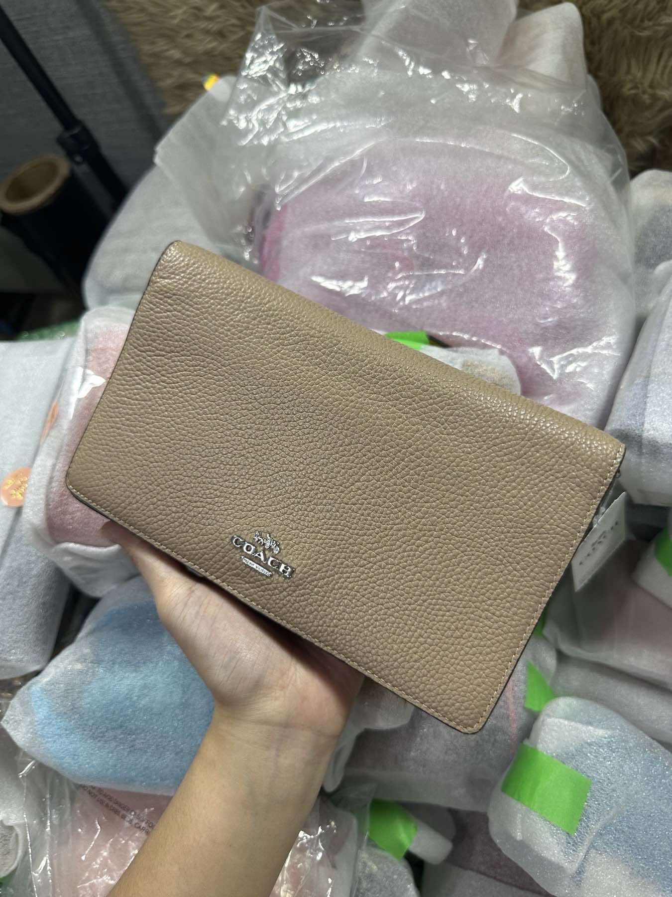AUTHENTIC/ORIGINAL Coach Anna Foldover Crossbody Clutch Slim Bag Taupe