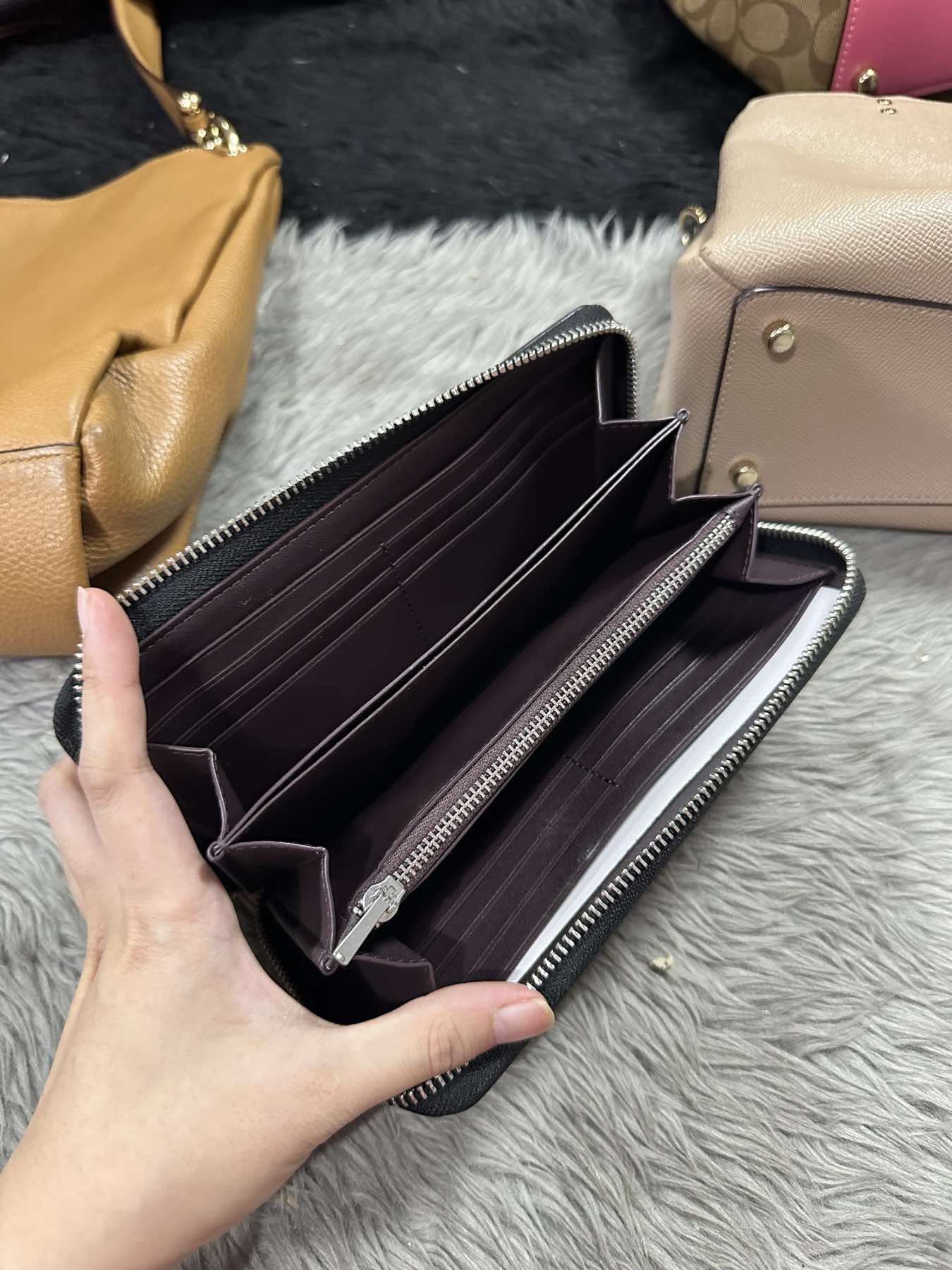 AUTHENTIC/ORIGINAL Preloved Coach Accordion Zip Long Wallet With Zebra Print