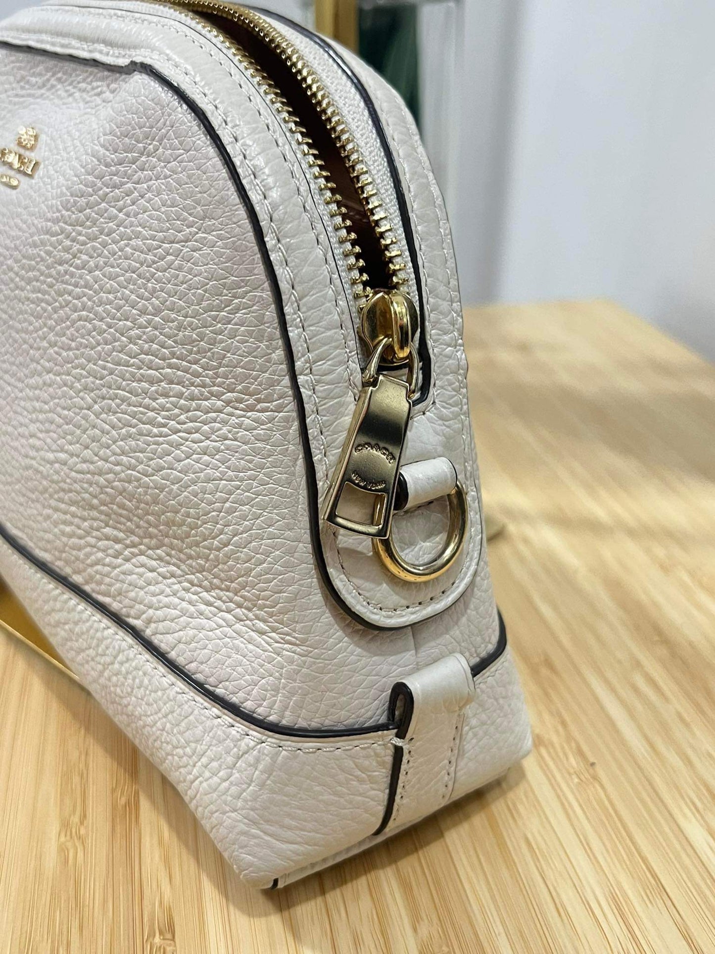 AUTHENTIC/ORIGINAL Preloved Coach Mini Dome Crossbody White Bag