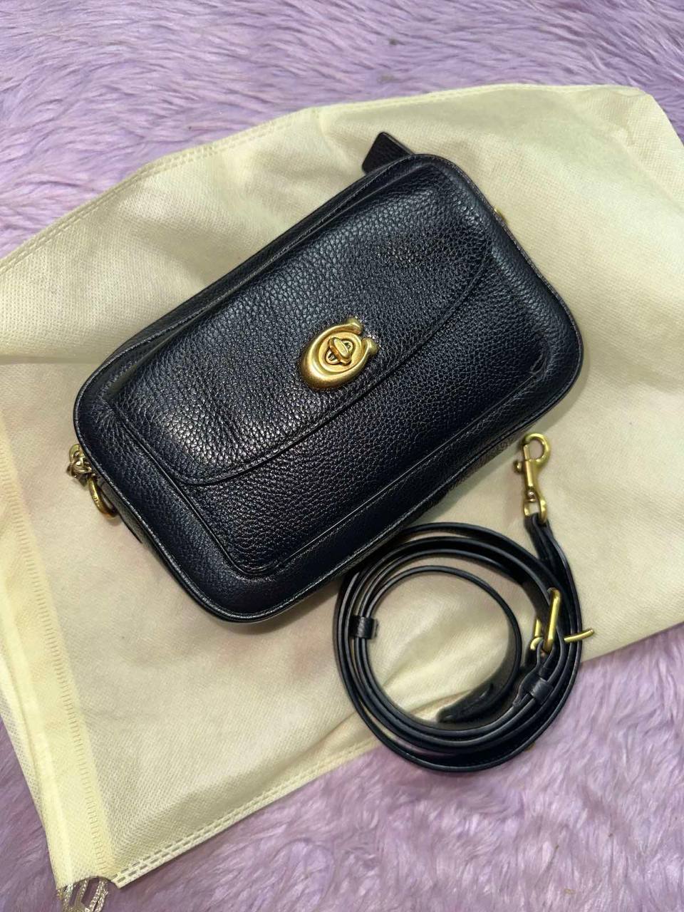 ORIG Preloved Retail Coach Willow Camera Black Bag