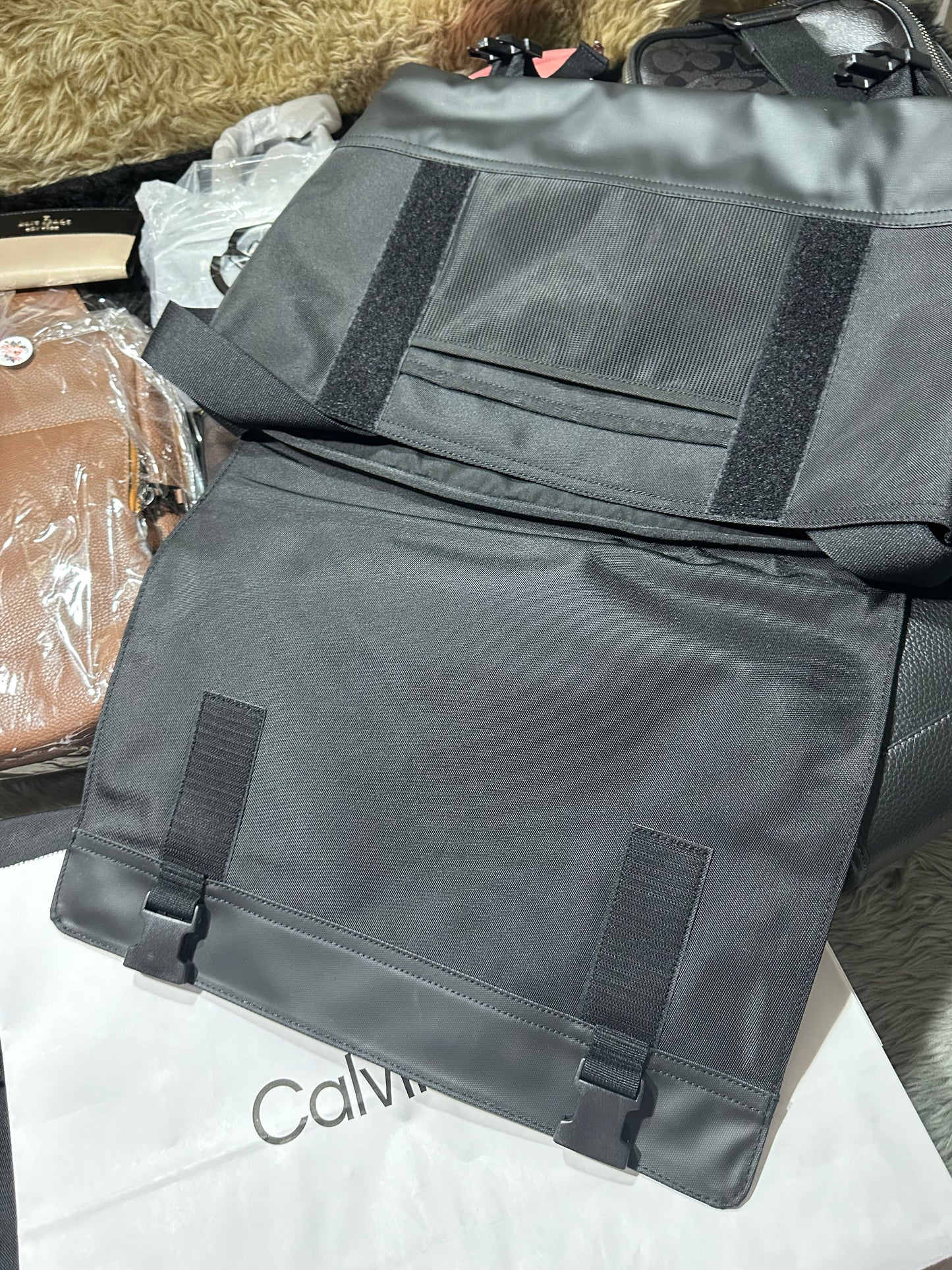 AUTHENTIC/ORIGINAL Calvin Klein CK utility messenger black Men's laptop bag