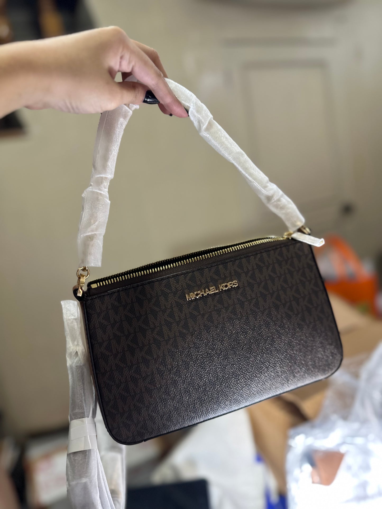 AUTHENTIC/ORIGINAL MK Michael Kors Shoulder Bag and Card Holder in Signature Brown