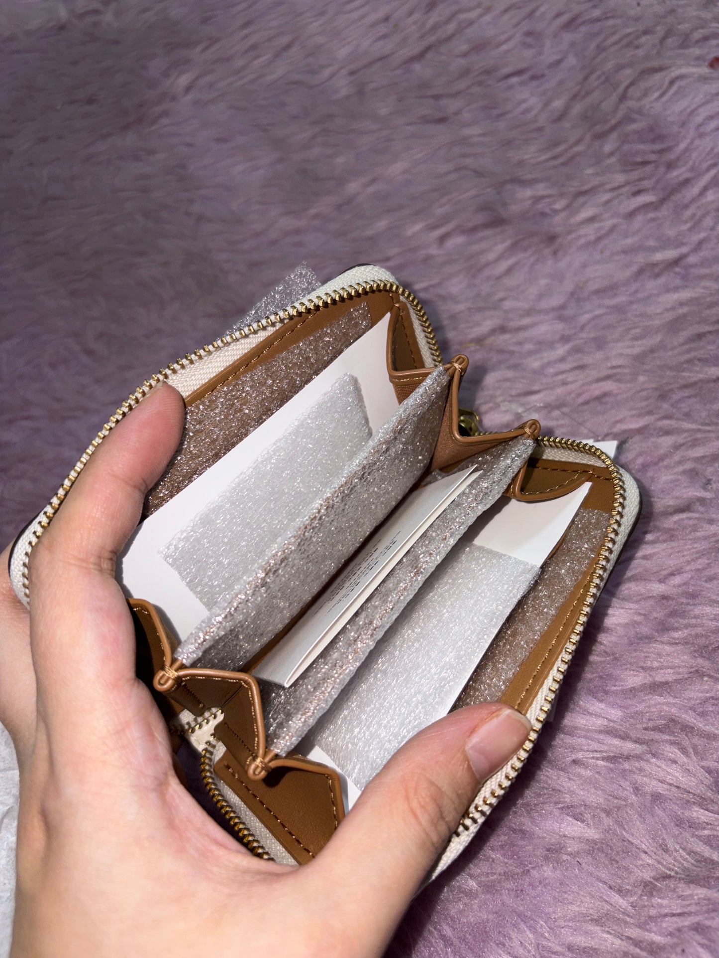 ORIG & IMPORTED CCH Retail Essential Small Zip Around Card Case White Wallet