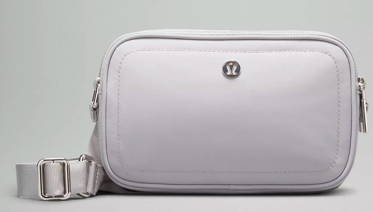 AUTHENTIC/ORIGINAL Lululemon Crossbody Camera Bag 2L in Silver Drop