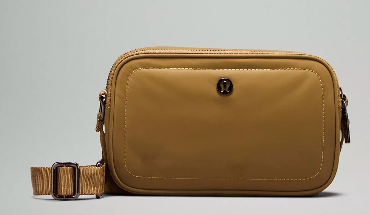 AUTHENTIC/ORIGINAL Lululemon Crossbody Camera Bag 2L in Brown