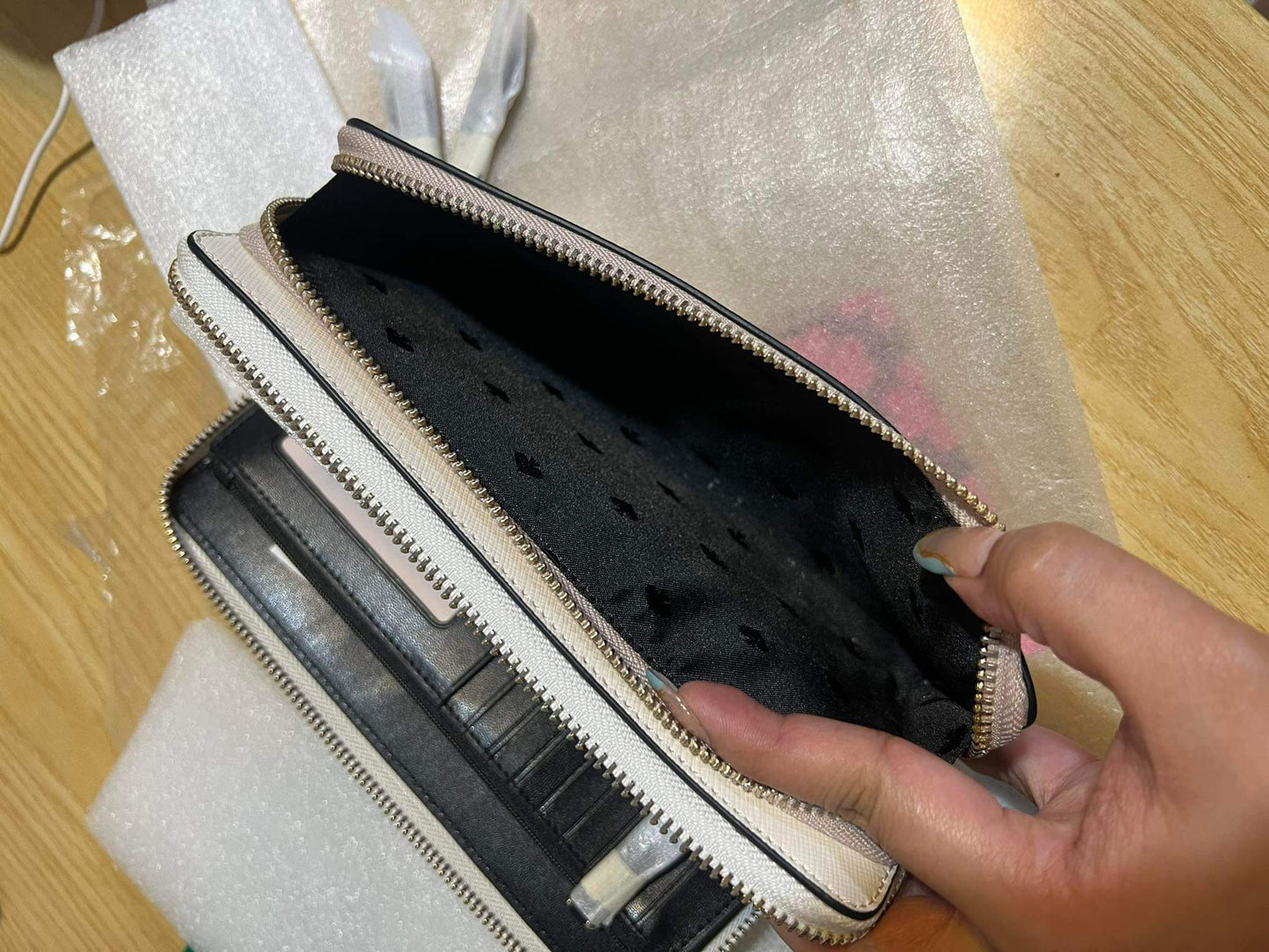 AUTHENTIC/ORIGINAL KateSpade KS Payton Large Carryall Wristlet Long Wallet Beige