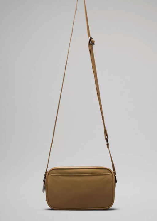 AUTHENTIC/ORIGINAL Lululemon Crossbody Camera Bag 2L in Brown