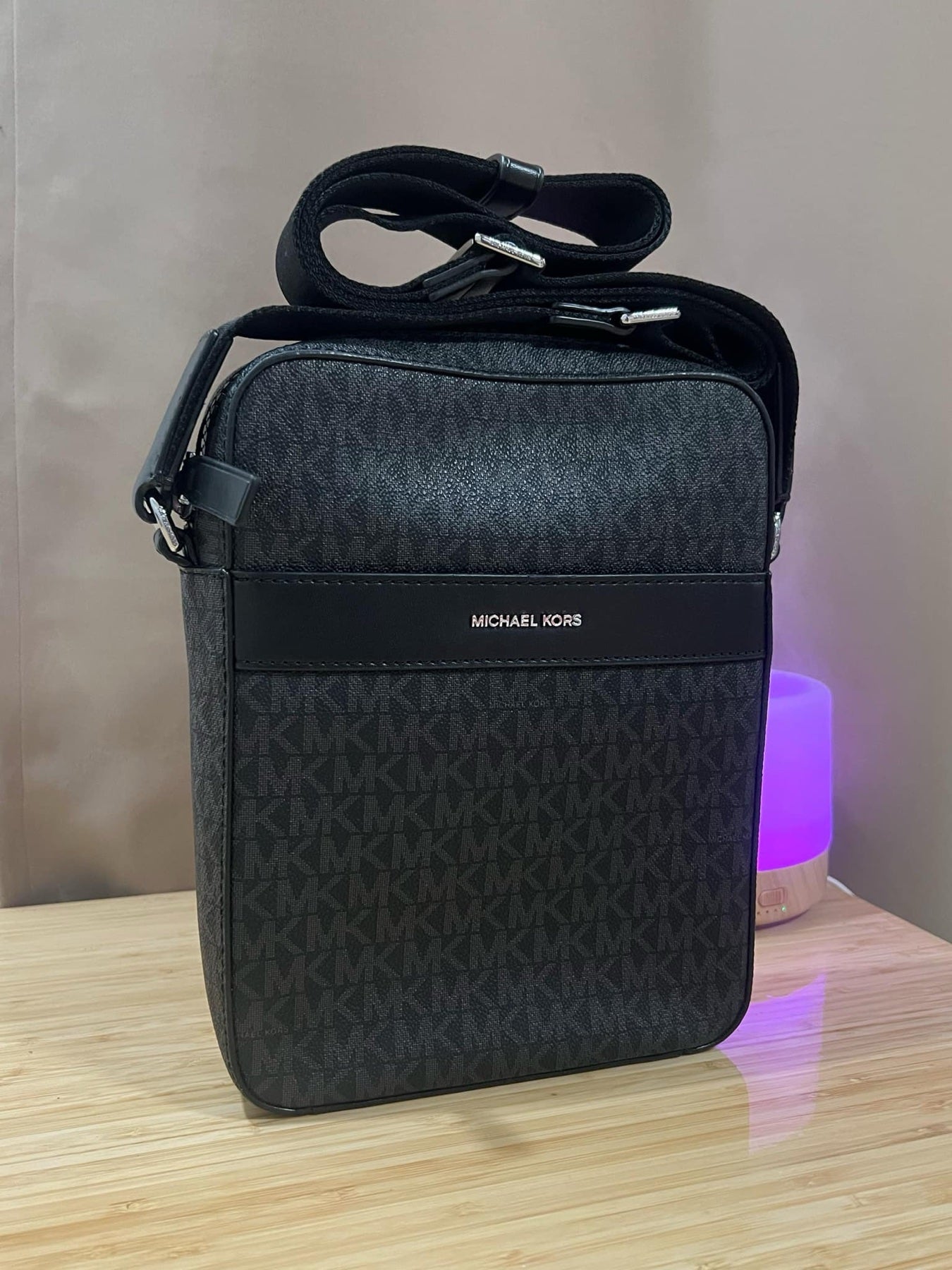 AUTHENTIC/ORIGINAL Preloved MK Men's Cooper Crossbody Flight Bag Black