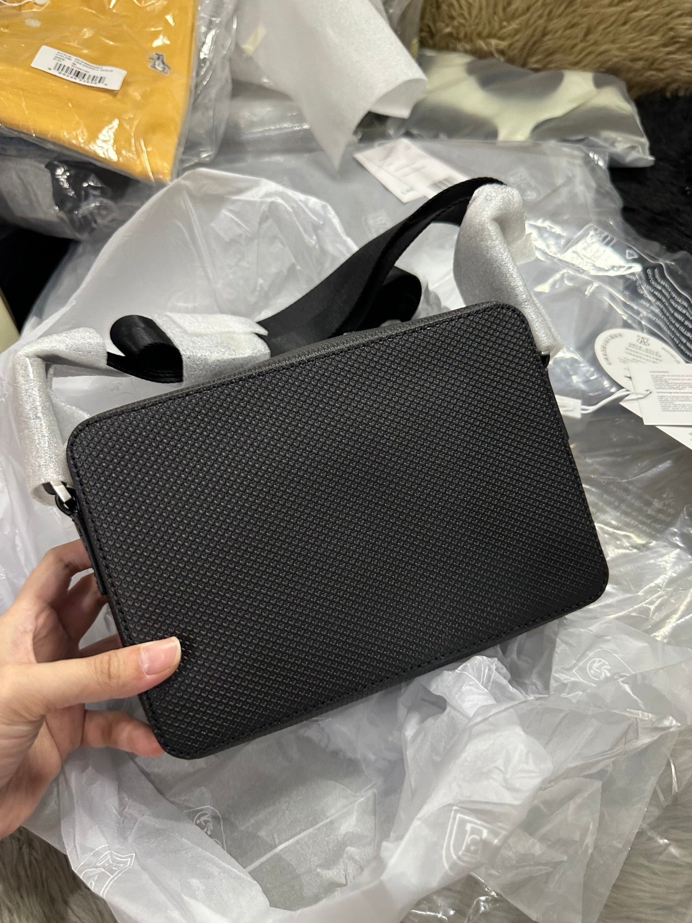 AUTHENTIC/ORIGINAL Lac0st Unisex Small Chantaco Leather Reporter Bag Black