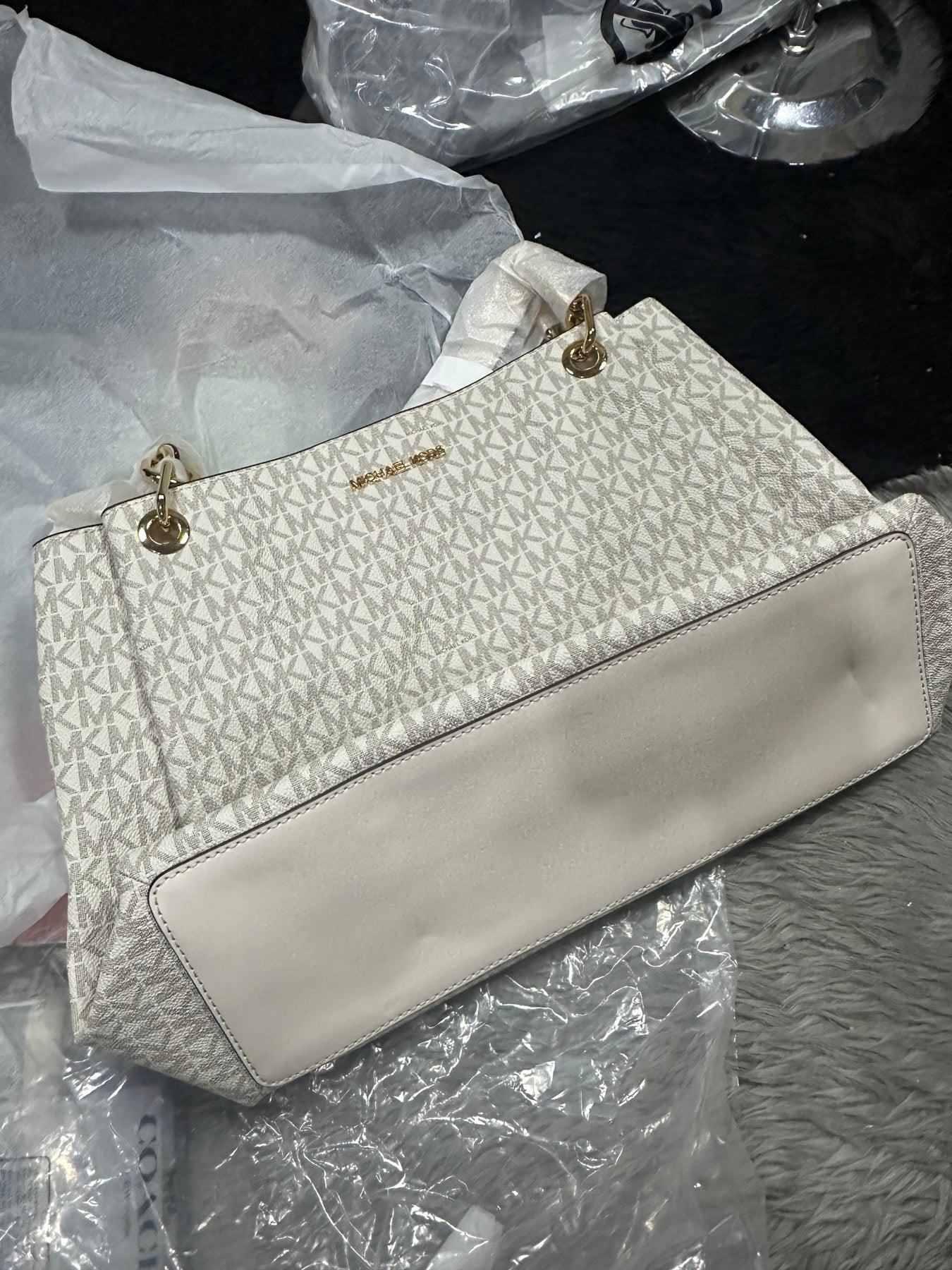 AUTHENTIC/ORIGINAL MK Trisha Large Logo Shoulder Tote Bag in Vanilla White