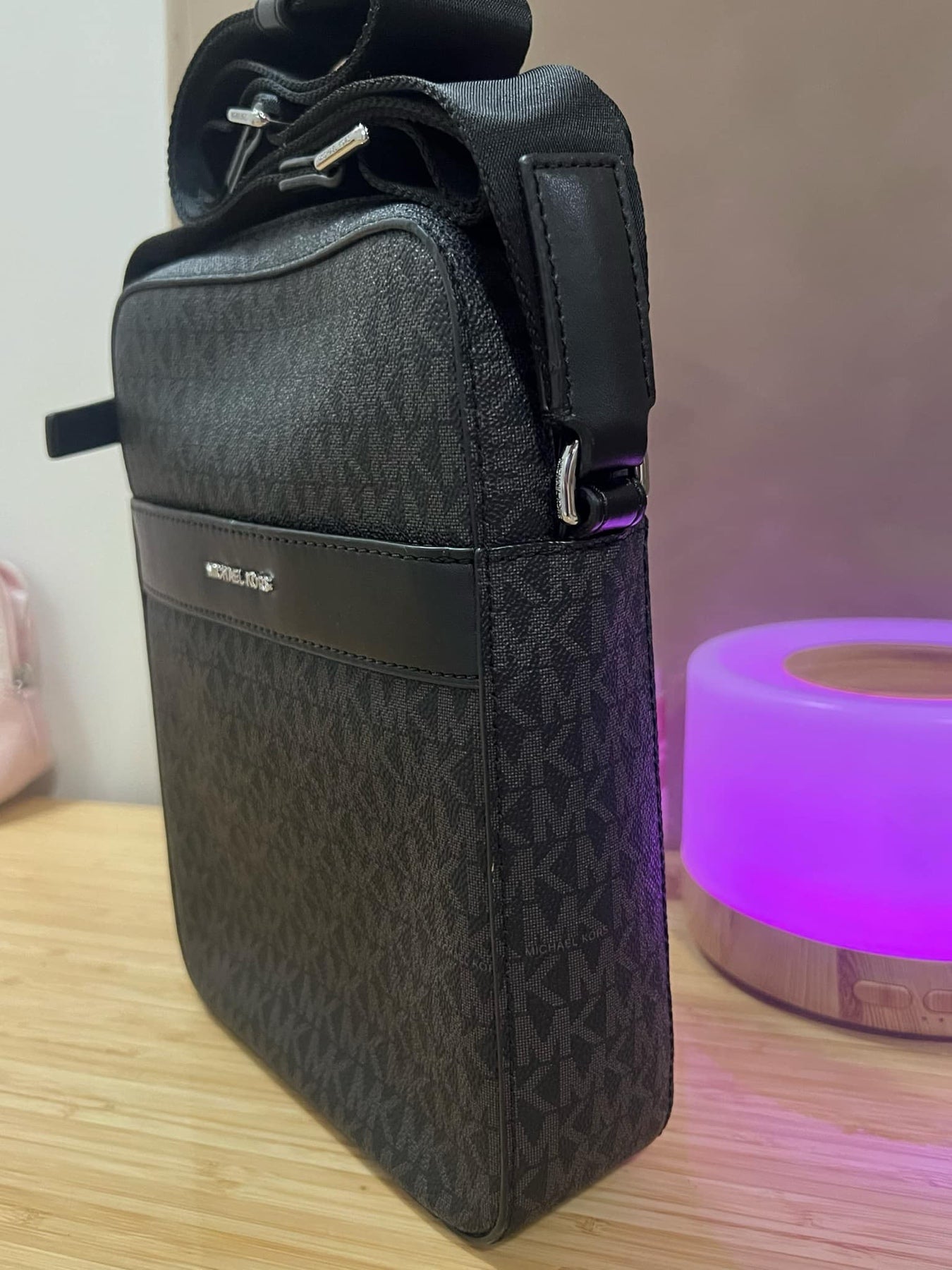 AUTHENTIC/ORIGINAL Preloved MK Men's Cooper Crossbody Flight Bag Black