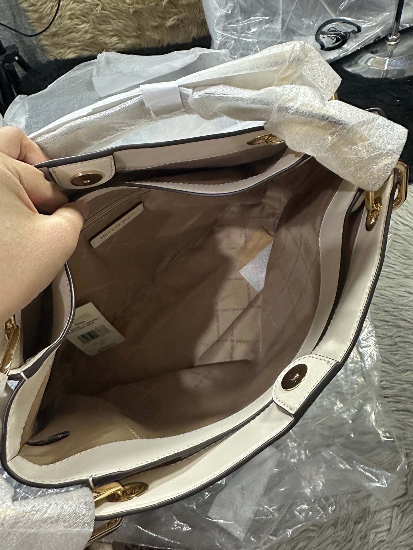 AUTHENTIC/ORIGINAL MK Trisha Large Logo Shoulder Tote Bag in Vanilla White
