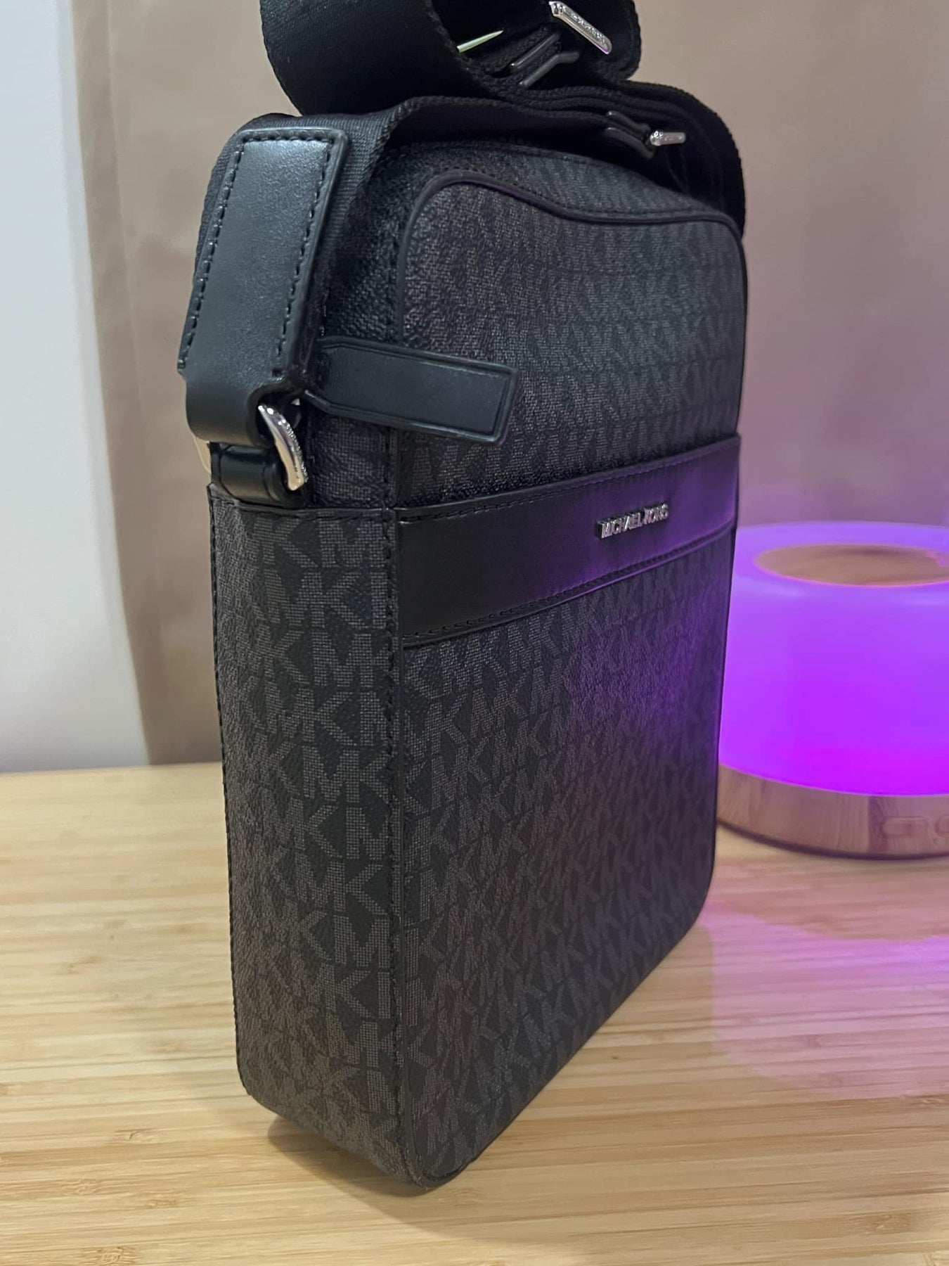 AUTHENTIC/ORIGINAL Preloved MK Men's Cooper Crossbody Flight Bag Black