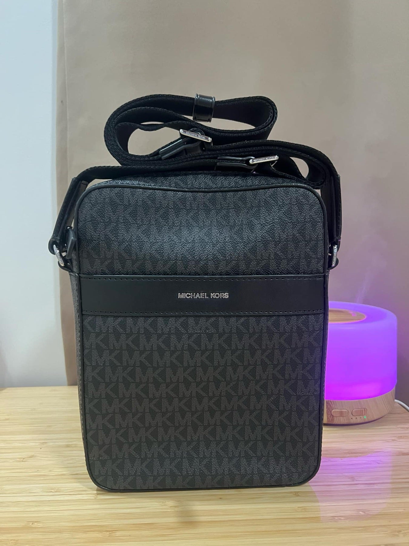 AUTHENTIC/ORIGINAL Preloved MK Men's Cooper Crossbody Flight Bag Black