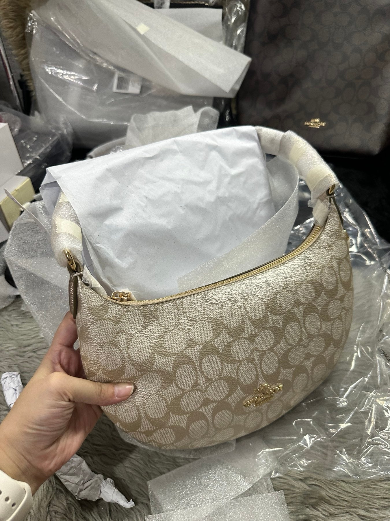AUTHENTIC/ORIGINAL Coach Payton Hobo Bag In Signature Canvas in GOLD/CHAMPAGNE MULTI