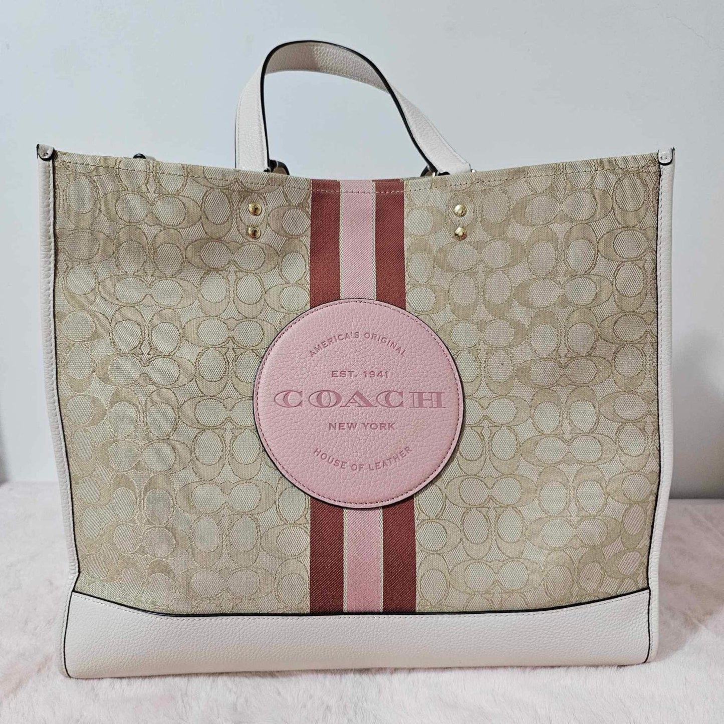 AUTHENTIC/ORIGINAL Coach Dempsey Jacquard Tote 40 Coach Patch Khaki/Powder Pink Large Bag