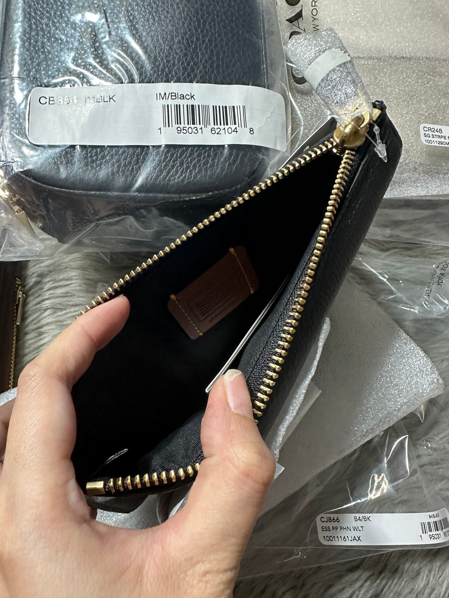 AUTHENTIC/ORIGINAL Coach Retail Essential Phone Long Wallet Black