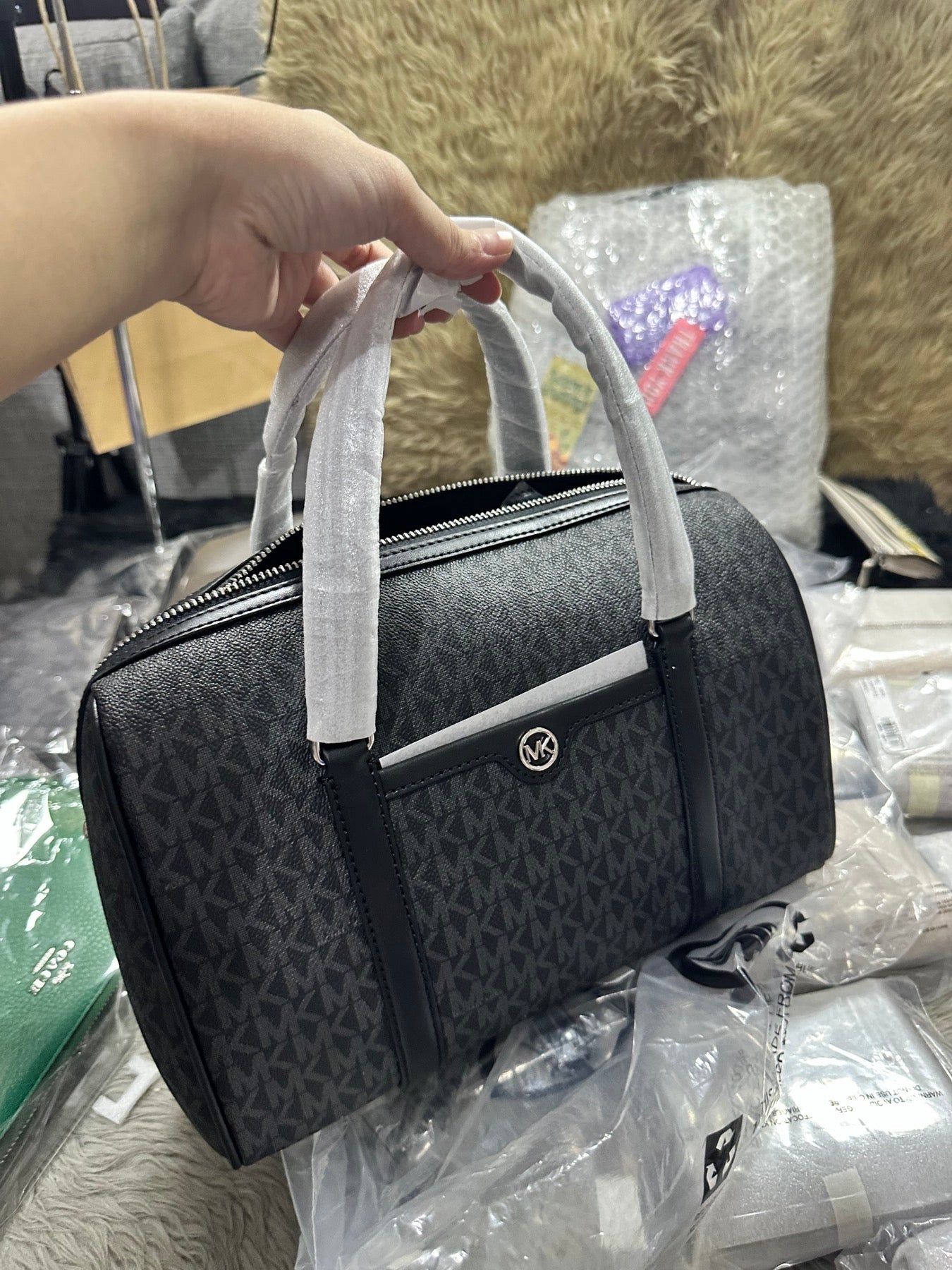 AUTHENTIC/ORIGINAL MK Jet Set Travel Medium Duffle Satchel Crossbody Bag in Black