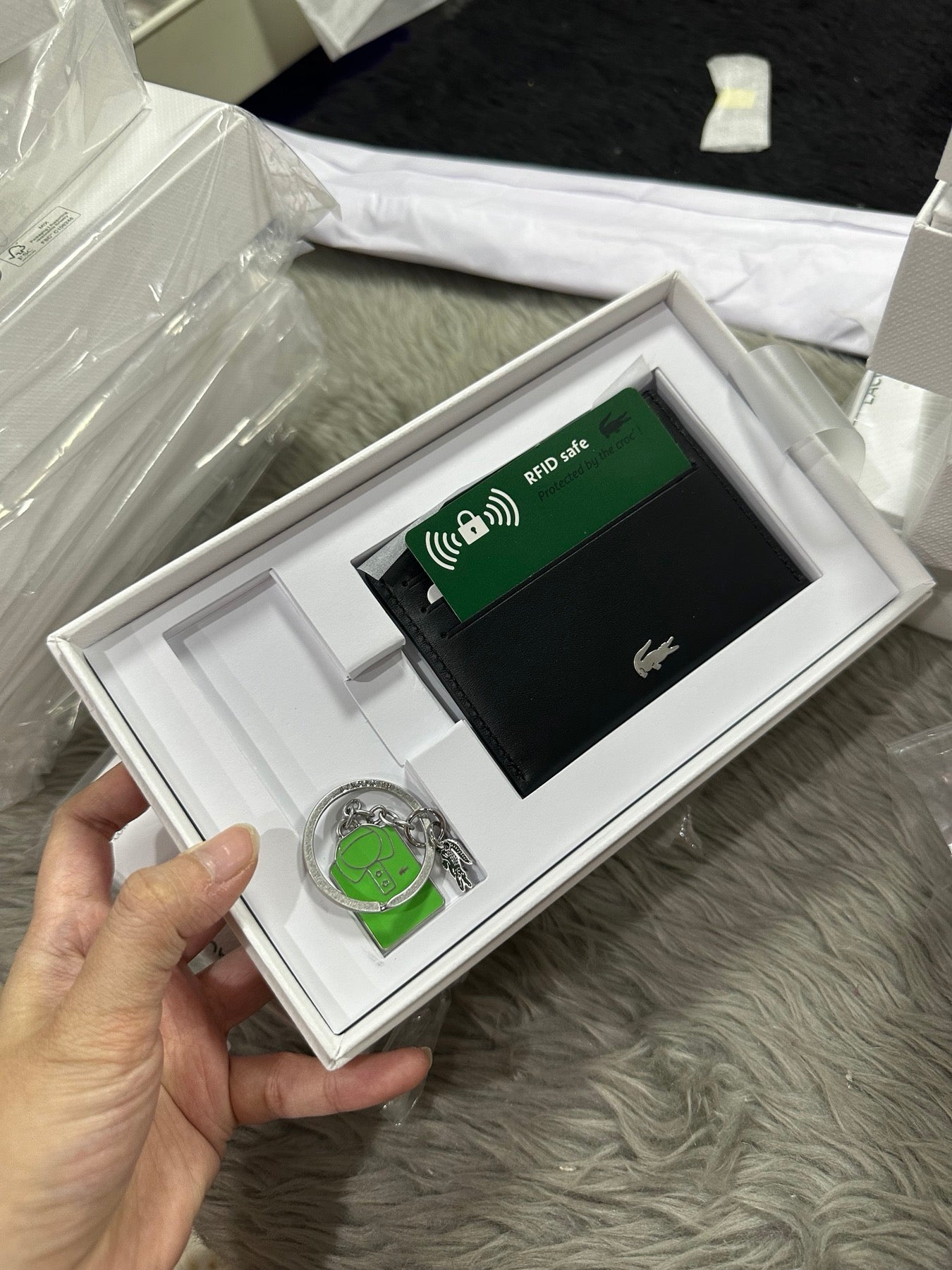 AUTHENTIC/ORIGINAL Lacoste Men's Card Holder Wallet & Polo Key Chain Gift Set Black