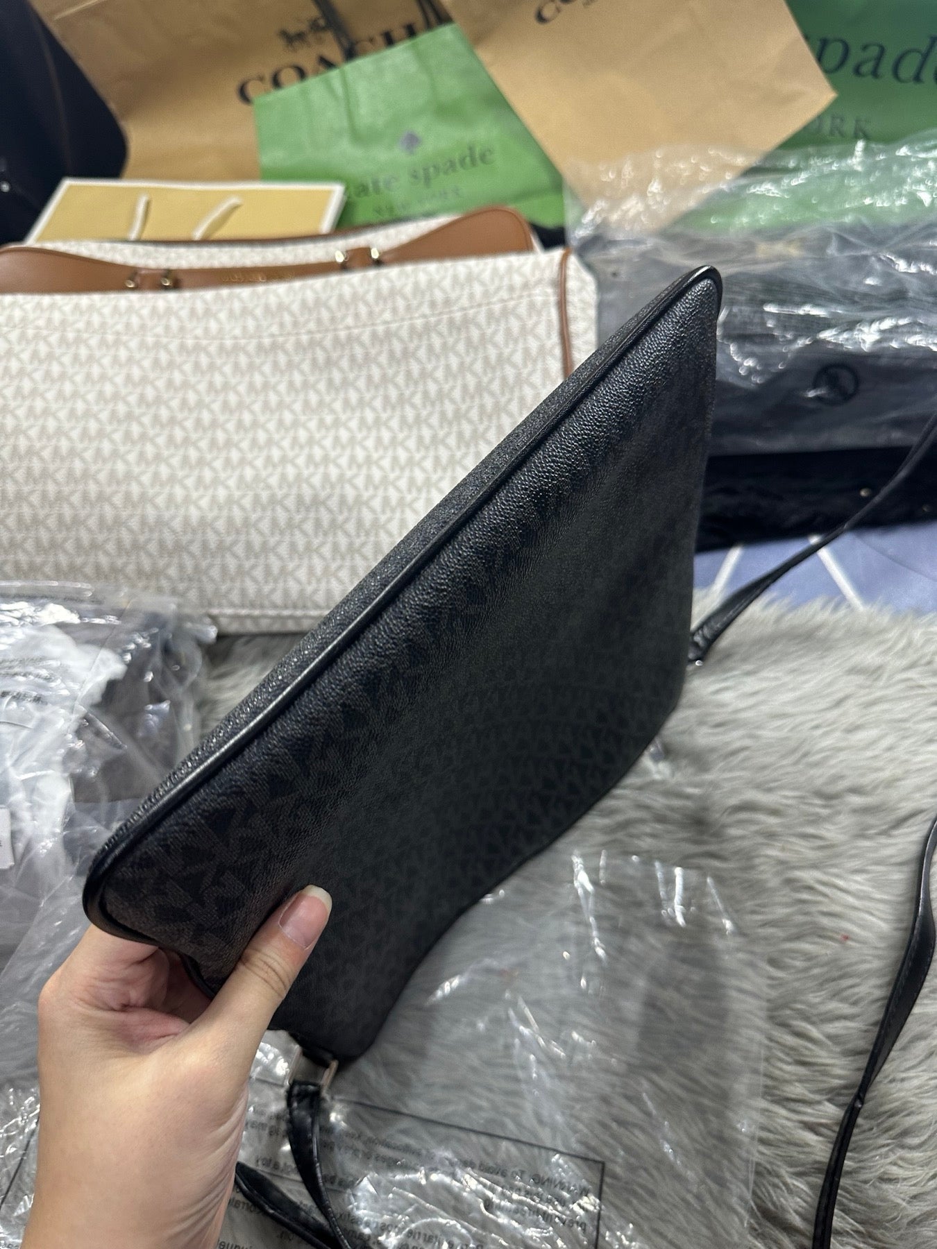 AUTHENTIC/ORIGINAL Preloved MK Connie Slim File Crossbody Bag MonoBlack