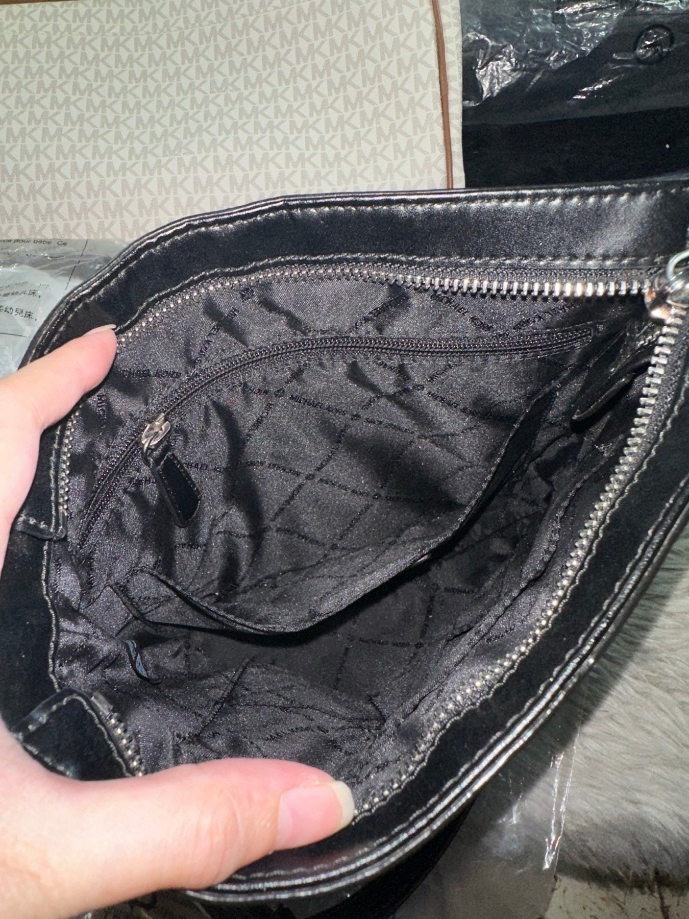 AUTHENTIC/ORIGINAL Preloved MK Connie Slim File Crossbody Bag MonoBlack