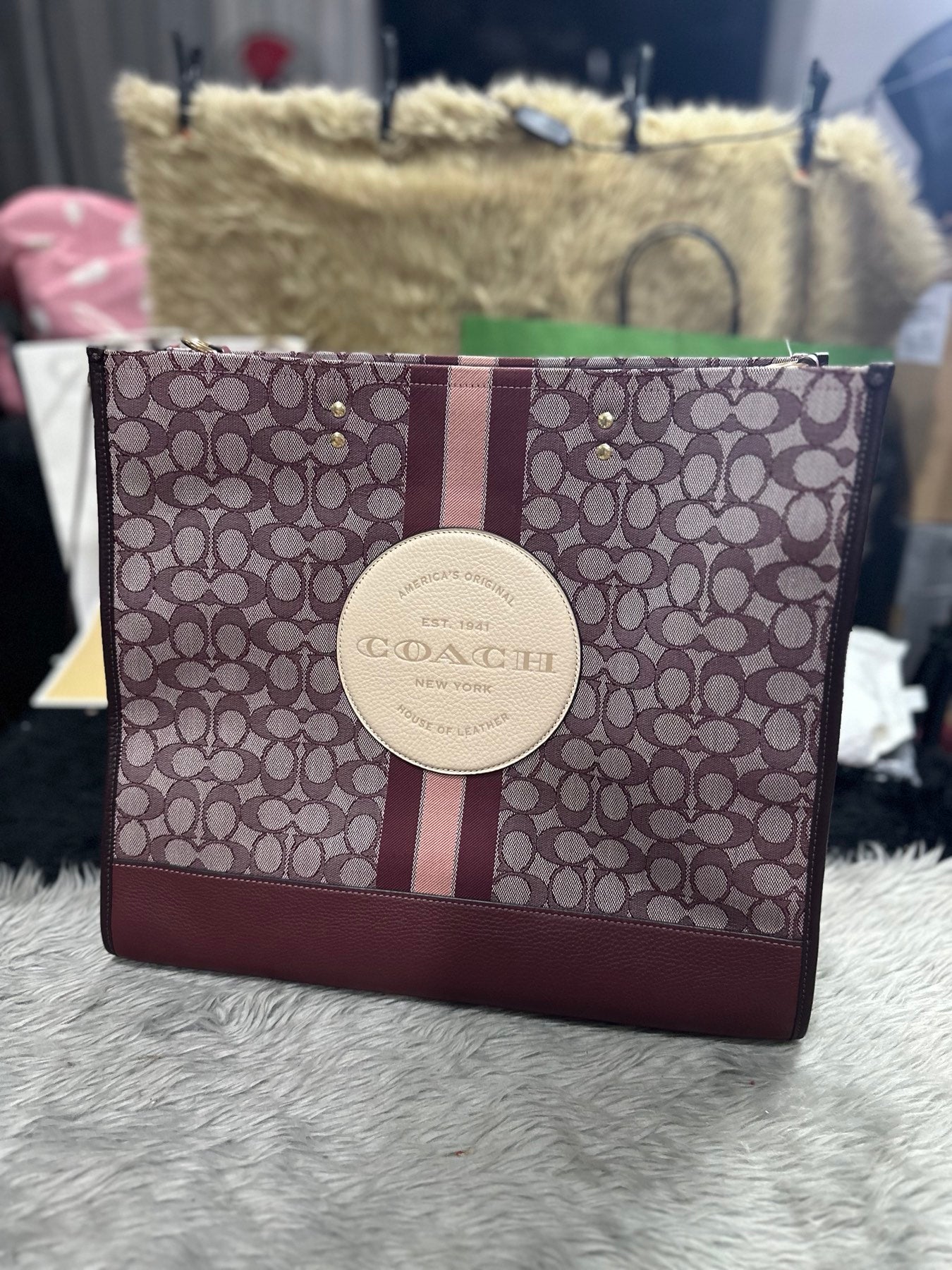 AUTHENTIC/ORIGINAL Coach Dempsey Jacquard Tote 40 Coach Patch Maroon Wine Large Bag