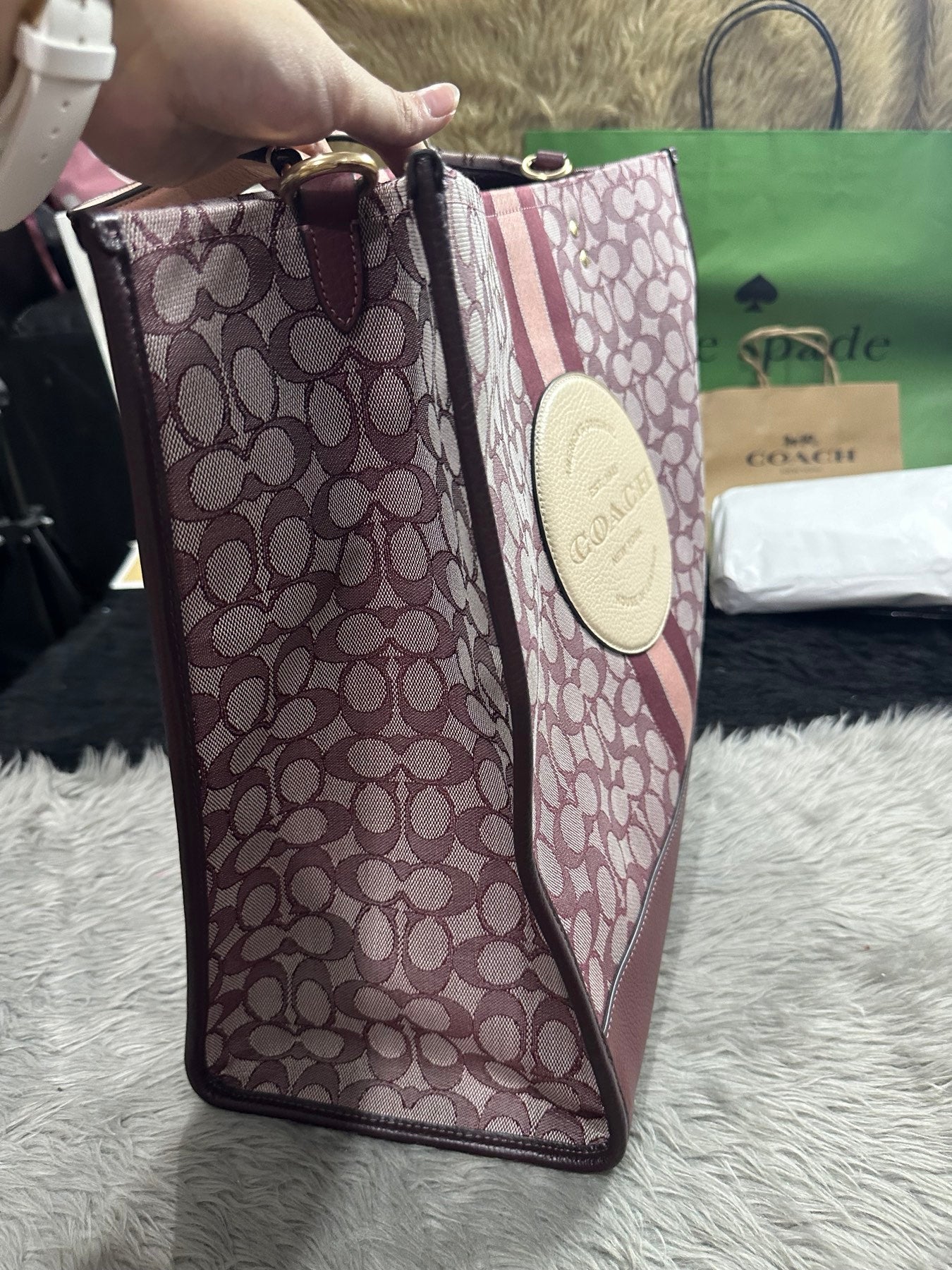 AUTHENTIC/ORIGINAL Coach Dempsey Jacquard Tote 40 Coach Patch Maroon Wine Large Bag