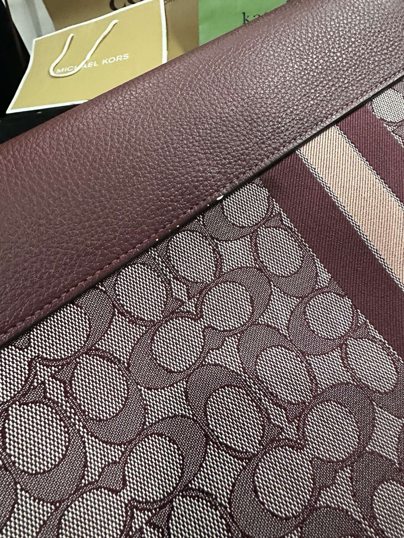 AUTHENTIC/ORIGINAL Coach Dempsey Jacquard Tote 40 Coach Patch Maroon Wine Large Bag