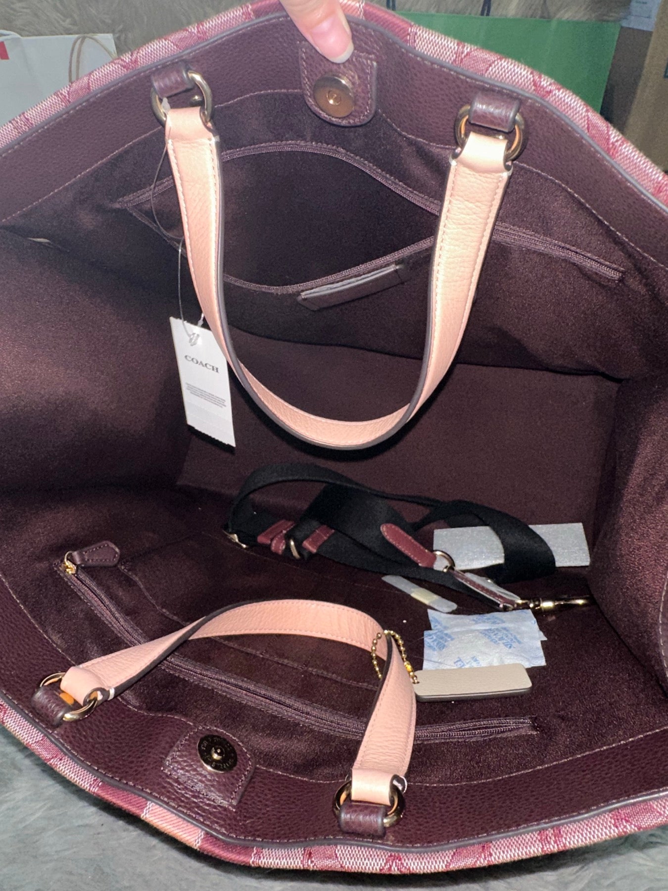 AUTHENTIC/ORIGINAL Coach Dempsey Jacquard Tote 40 Coach Patch Maroon Wine Large Bag