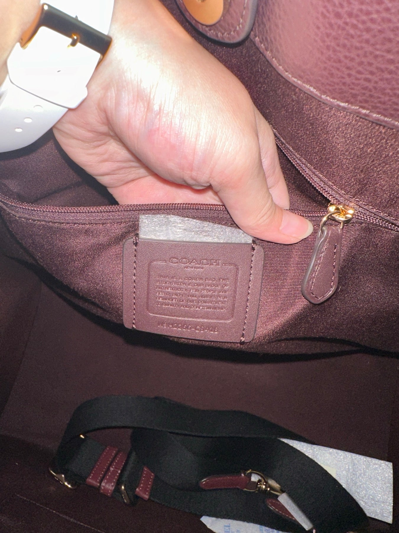 AUTHENTIC/ORIGINAL Coach Dempsey Jacquard Tote 40 Coach Patch Maroon Wine Large Bag