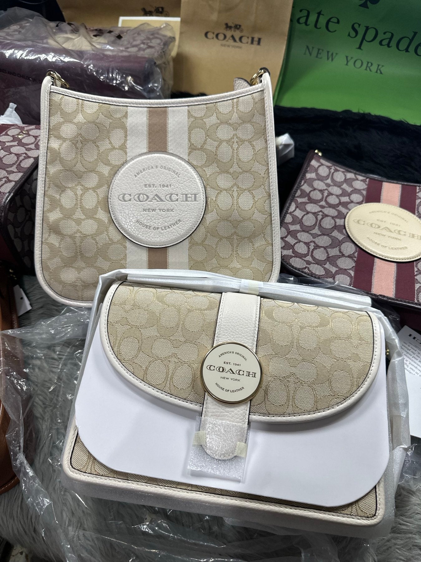 AUTHENTIC/ORIGINAL Preloved Coach Dempsey File Bag In Signature Jacquard With Stripe White