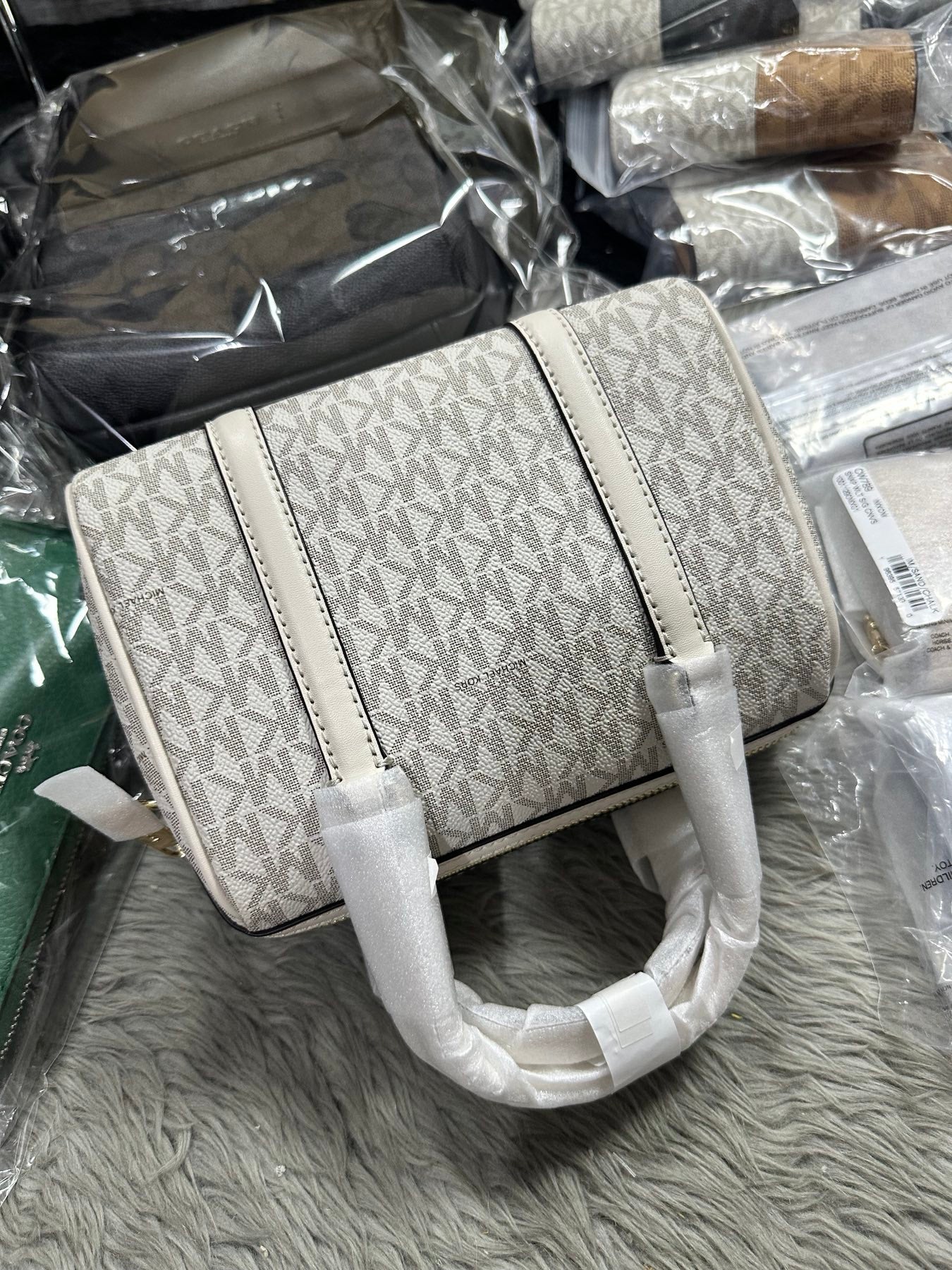 AUTHENTIC/ORIGINAL MK Jet Set Travel Small Duffle Satchel Crossbody Bag in Vanilla White