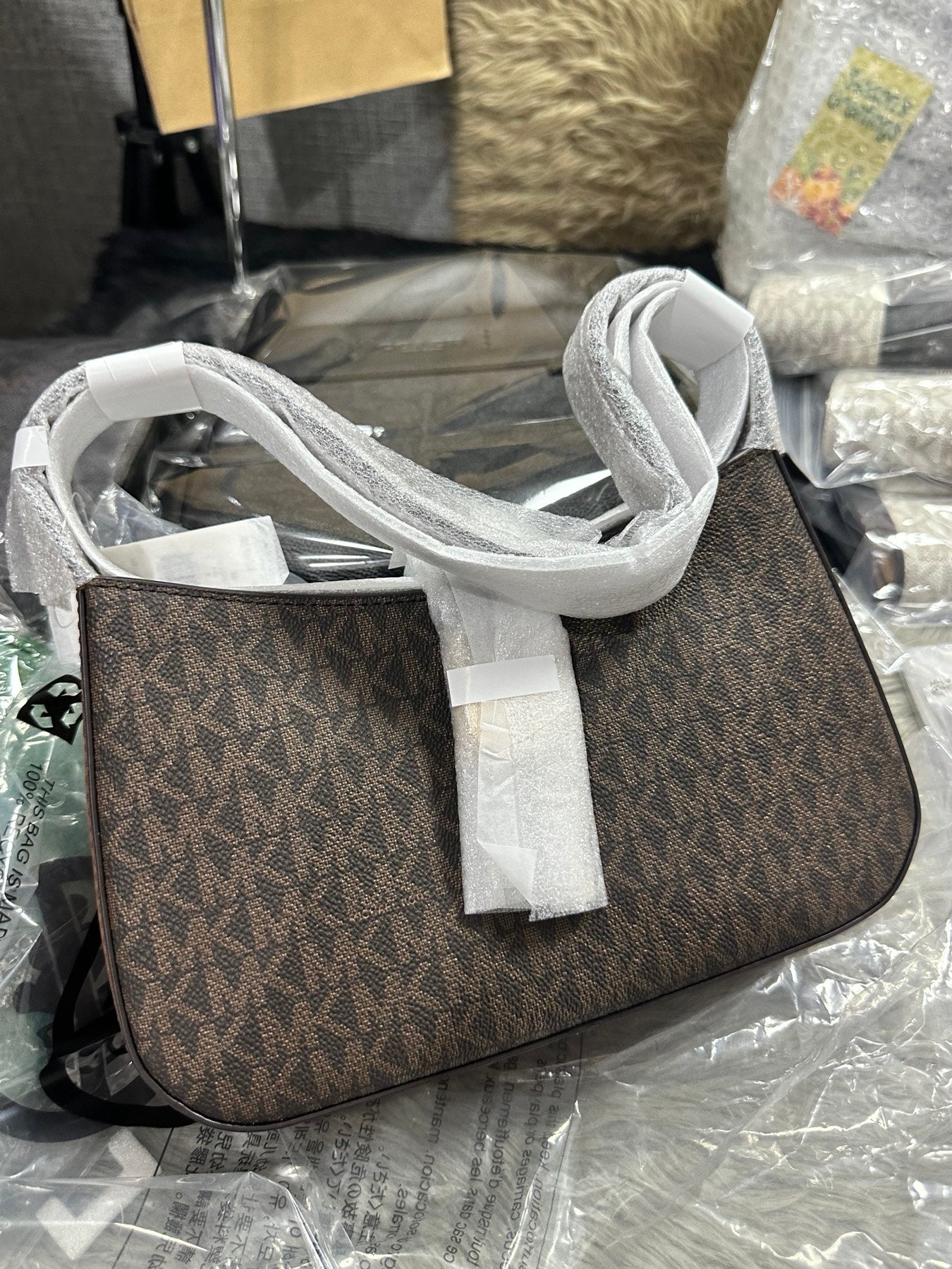 AUTHENTIC/ORIGINAL MK Lyra Small Zip Pouchette Shoulder Hand Bag Brown White