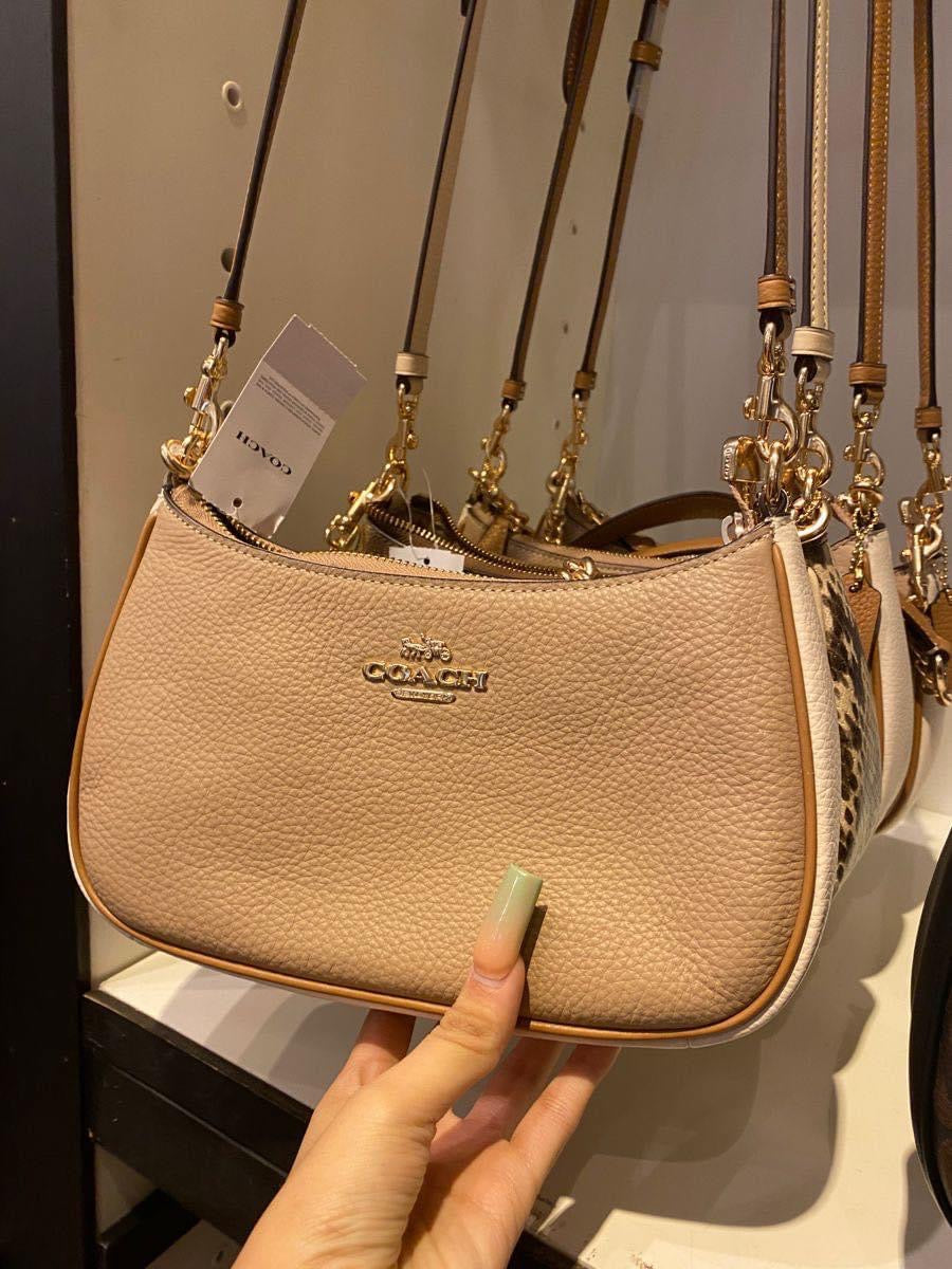 AUTHENTIC/ORIGINAL Coach Teri Shoulder Bag In Colorblock