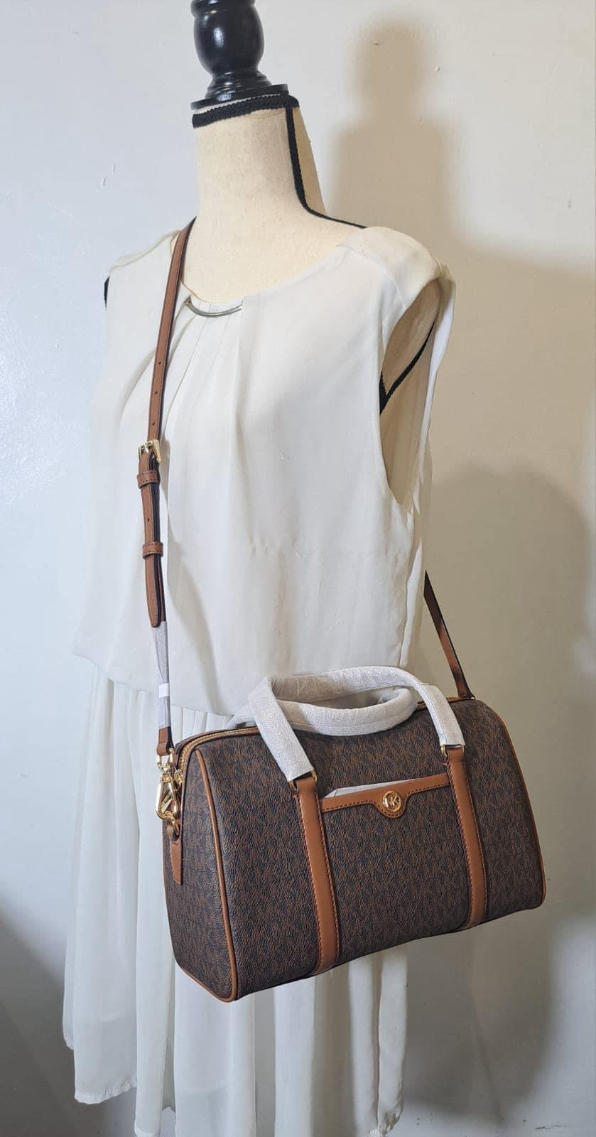AUTHENTIC/ORIGINAL MK Jet Set Travel Medium Duffle Satchel Crossbody Bag in Brown